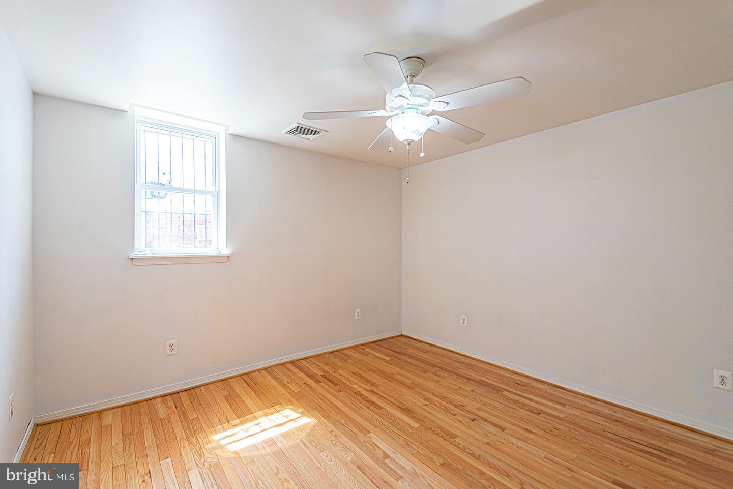 1635 E PASSYUNK AVE #2ND FLR