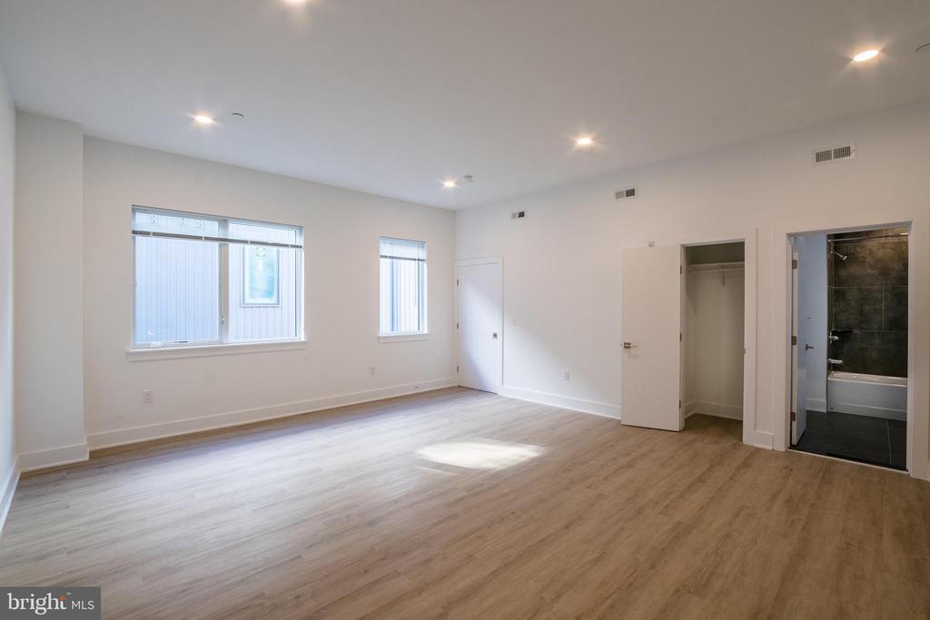 2235 WASHINGTON AVE #UNIT 208