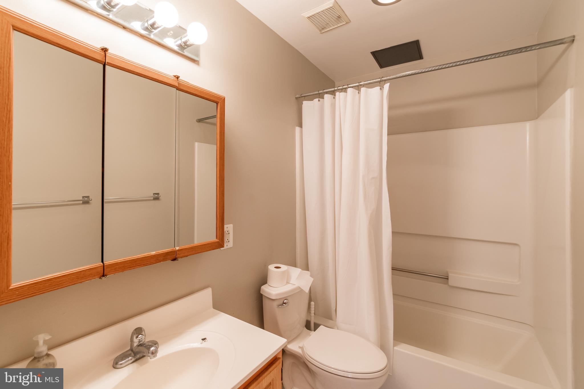 1939 CHESTNUT ST #UNIT 4B