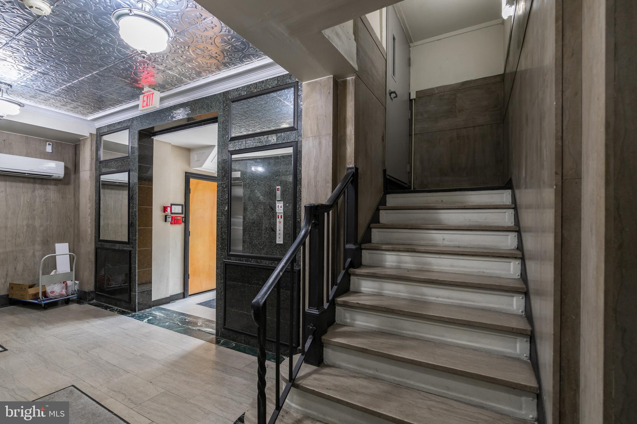 1939 CHESTNUT ST #UNIT 4B