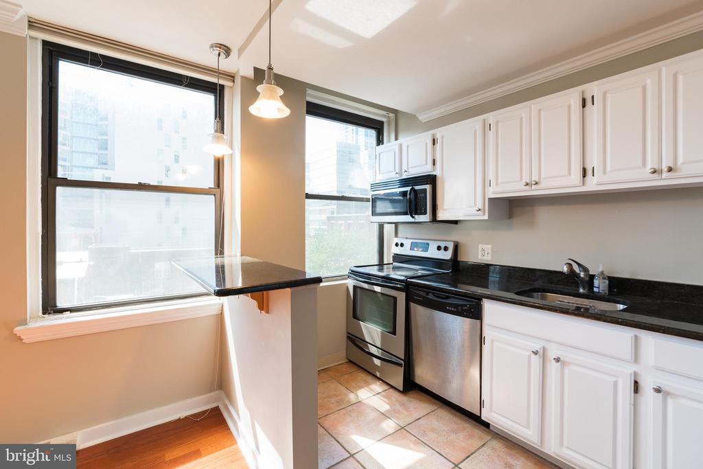 1939 CHESTNUT ST #UNIT 4B