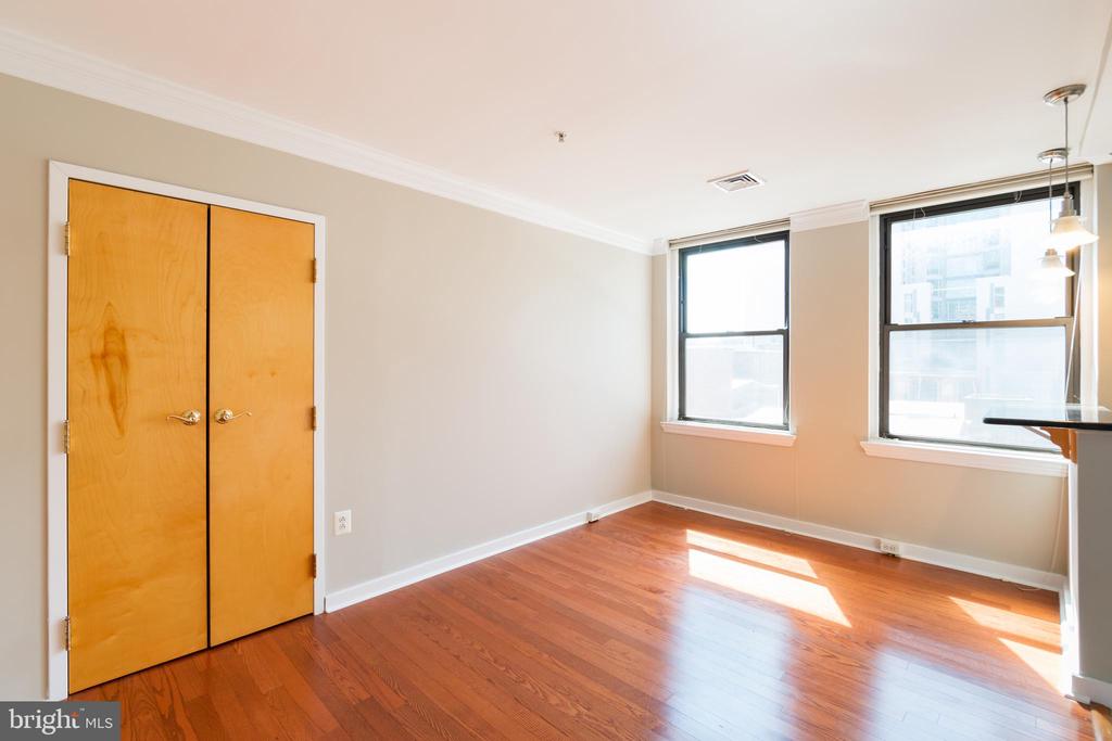 1939 CHESTNUT ST #UNIT 4B