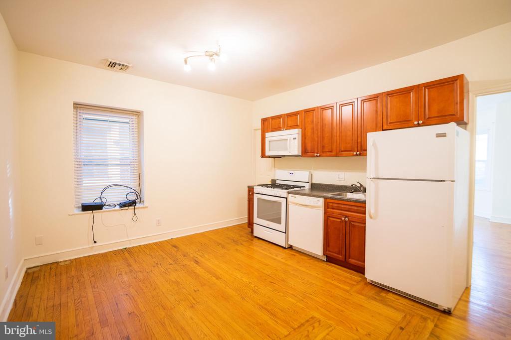 4244 SPRUCE ST #UNIT 3R