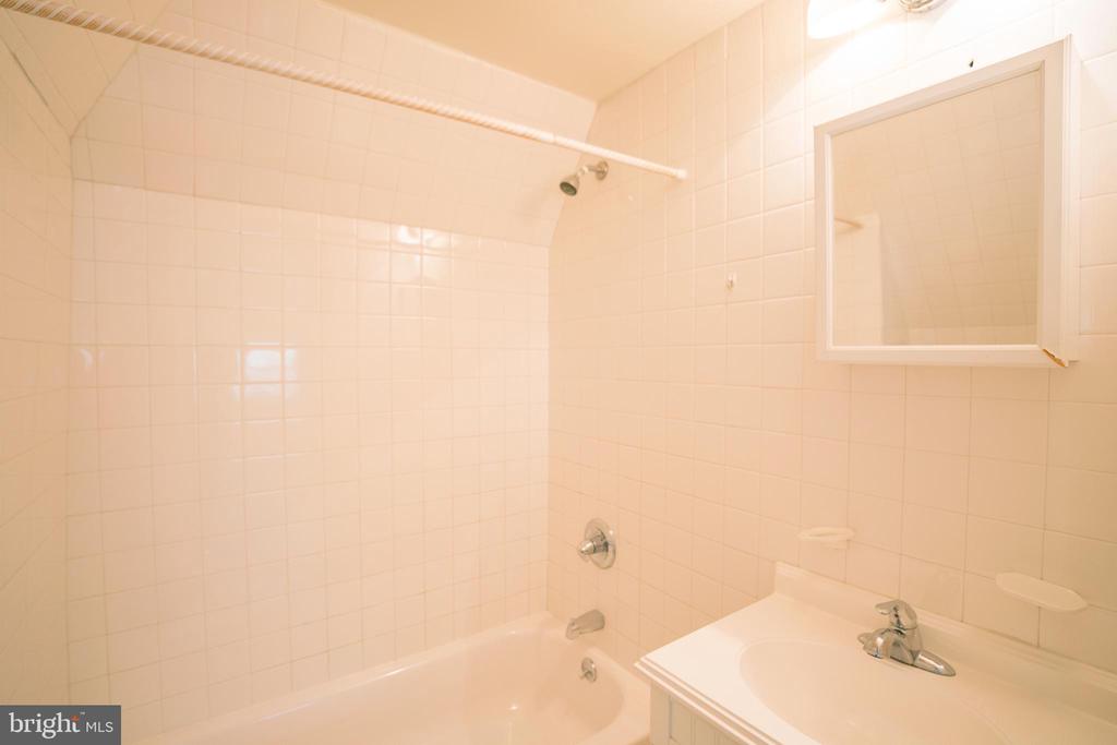 4244 SPRUCE ST #UNIT 3R