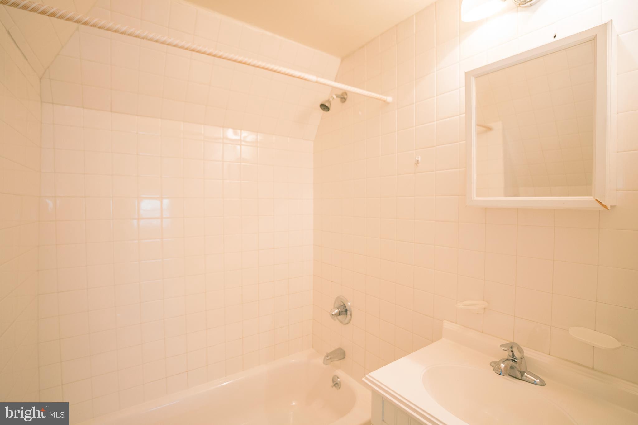 4244 SPRUCE ST #UNIT 3R