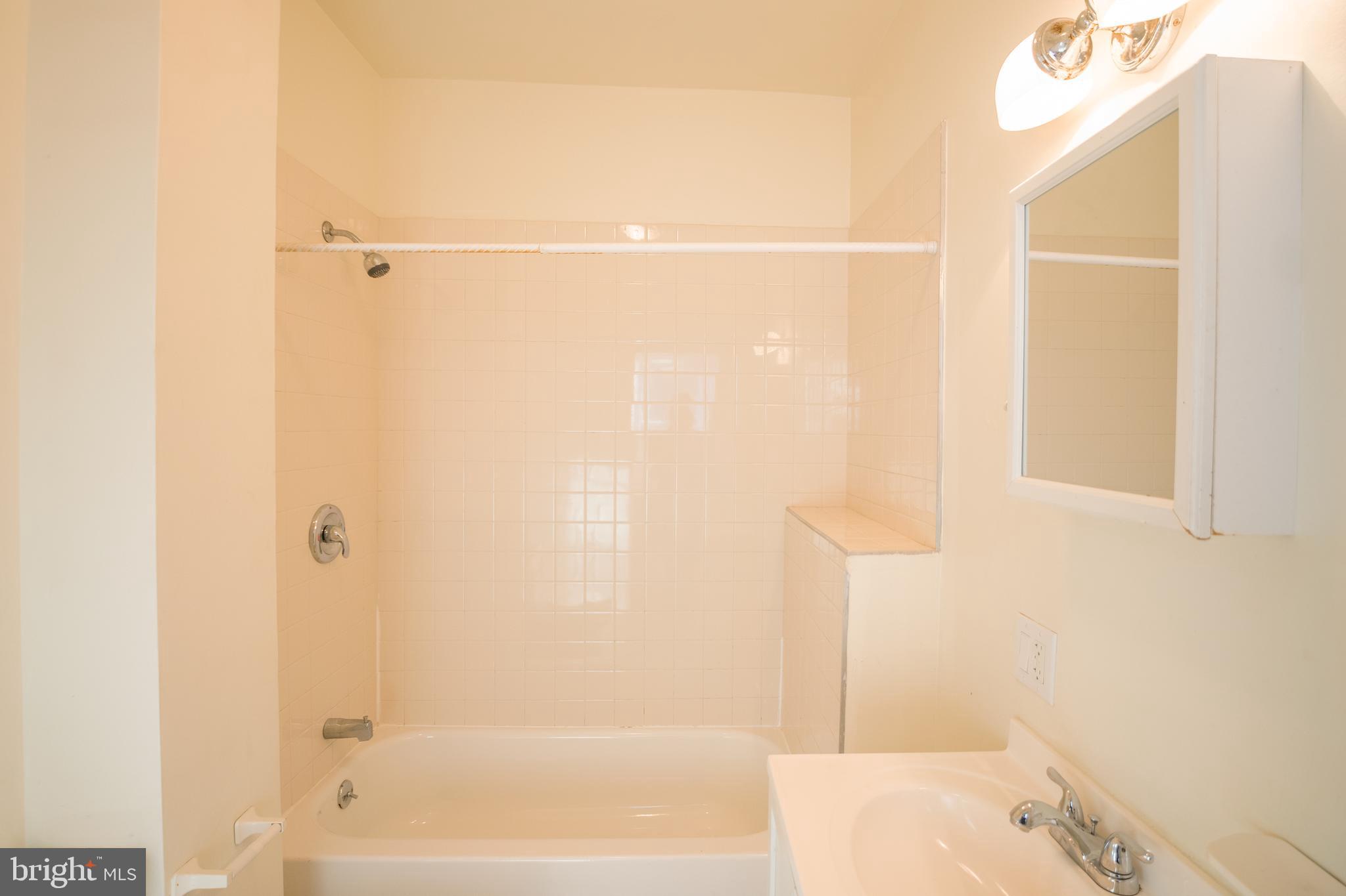 4244 SPRUCE ST #UNIT 3R