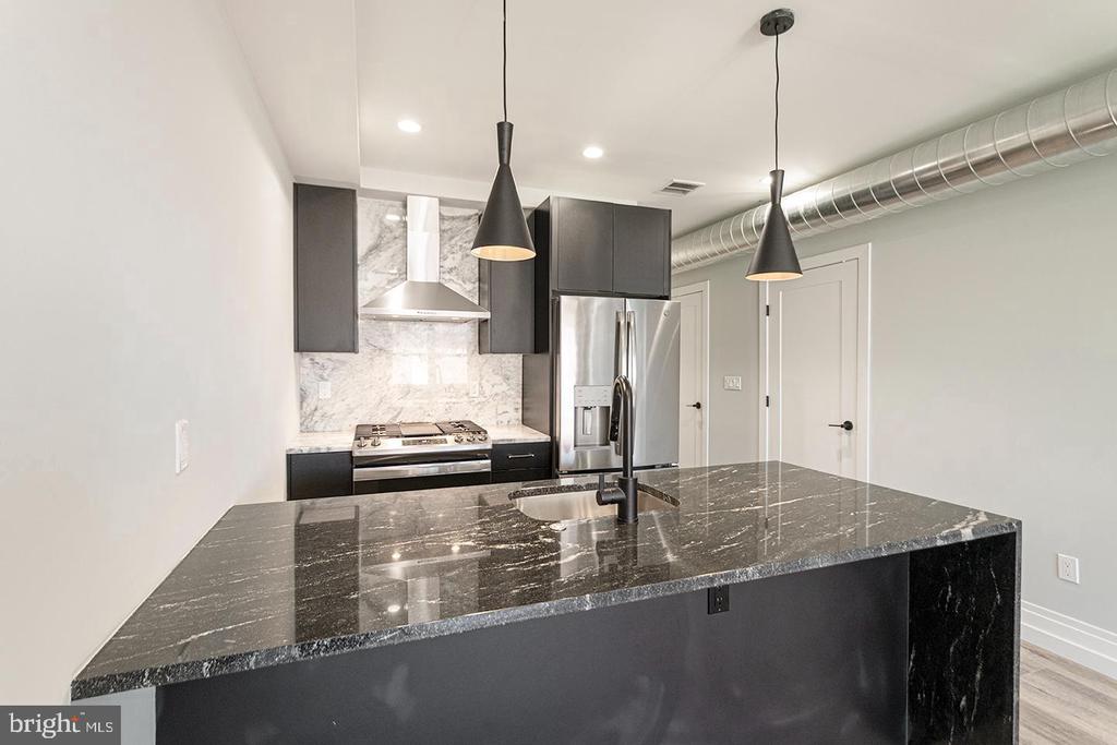 526 BROWN ST #UNIT 203