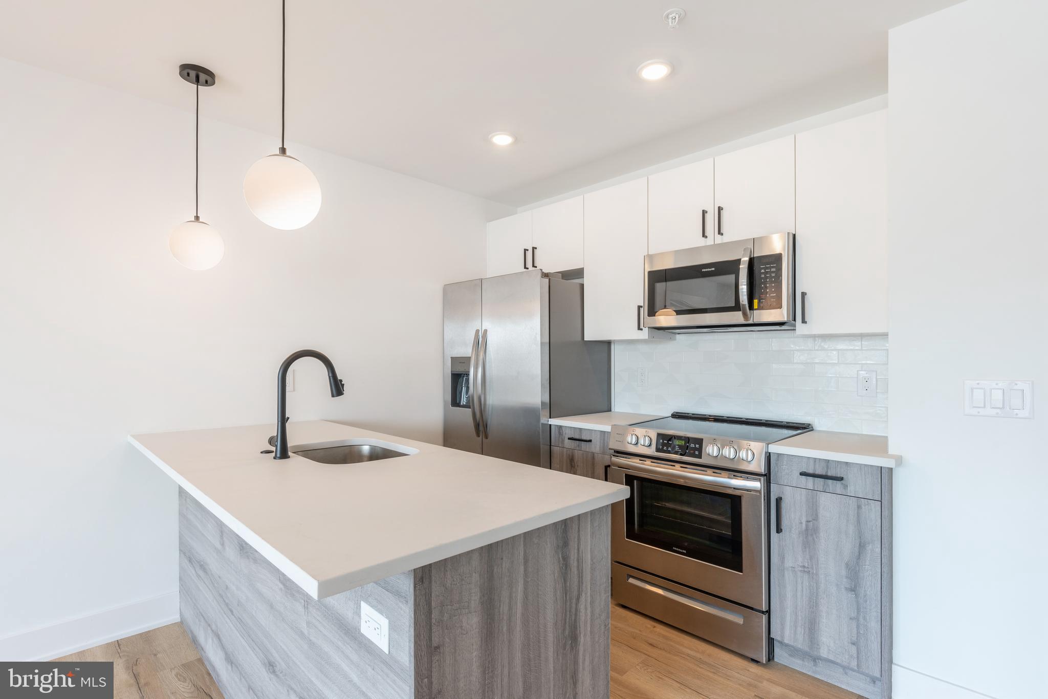 629 W GIRARD AVE #UNIT 402