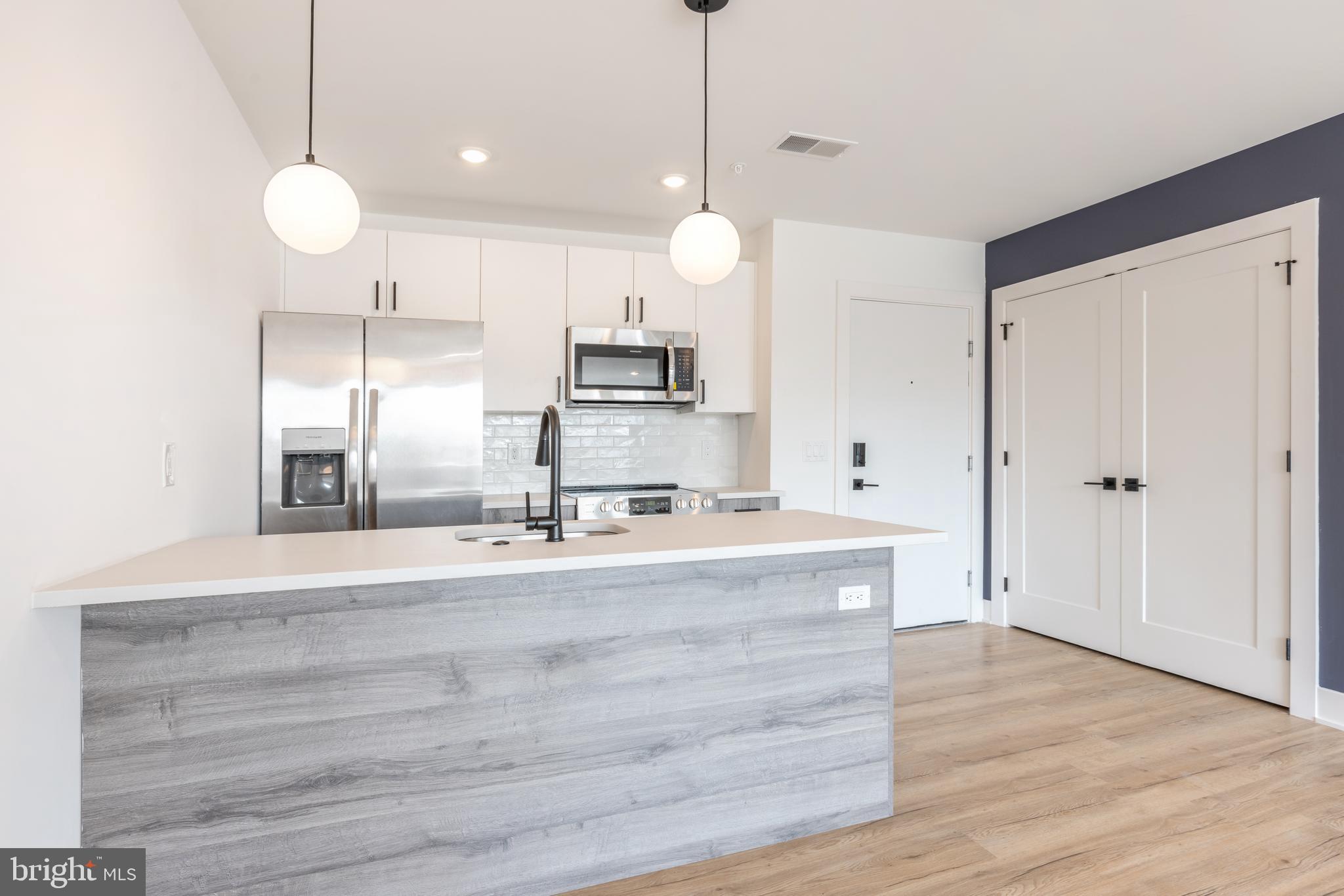 629 W GIRARD AVE #UNIT 402