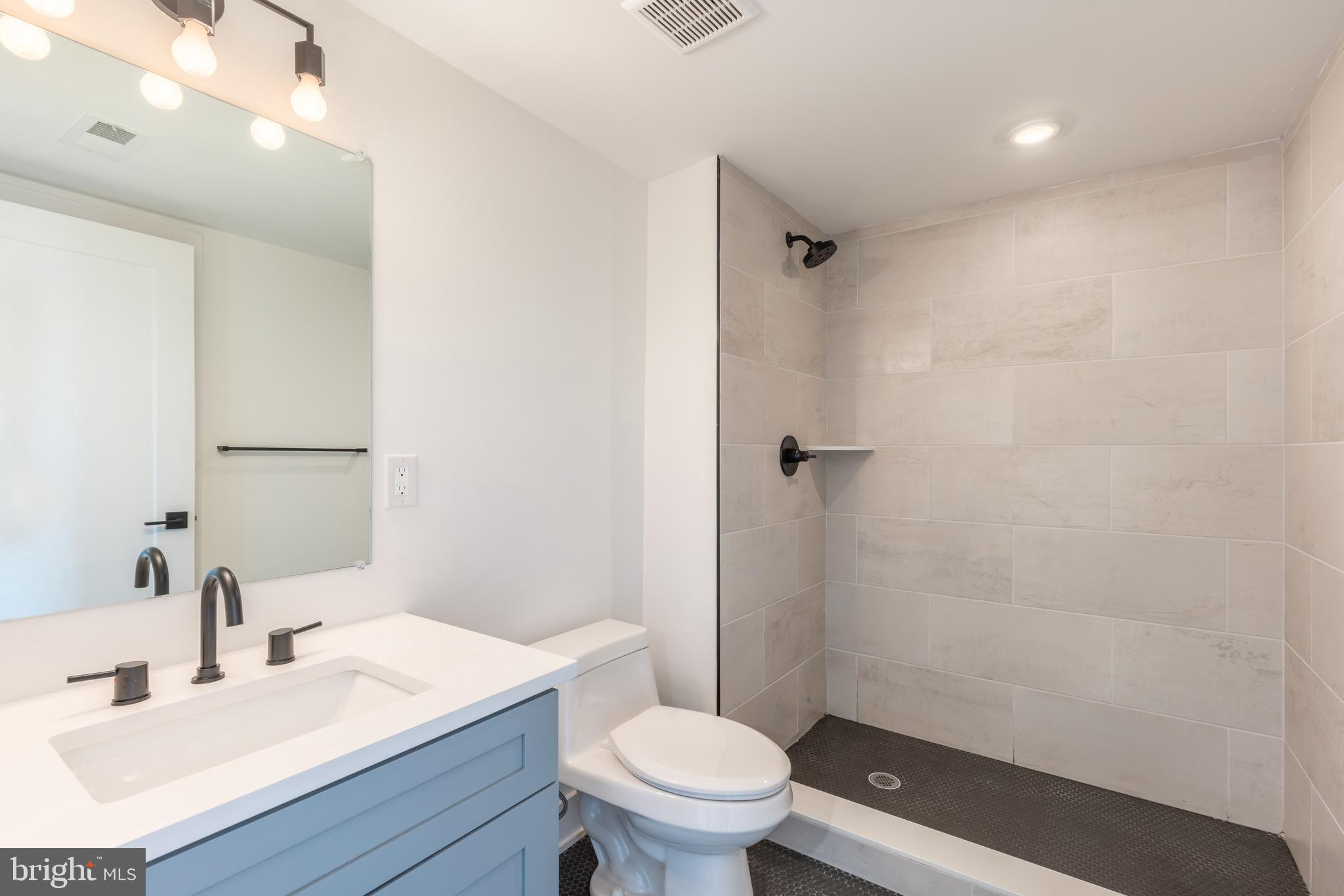 629 W GIRARD AVE #UNIT 402