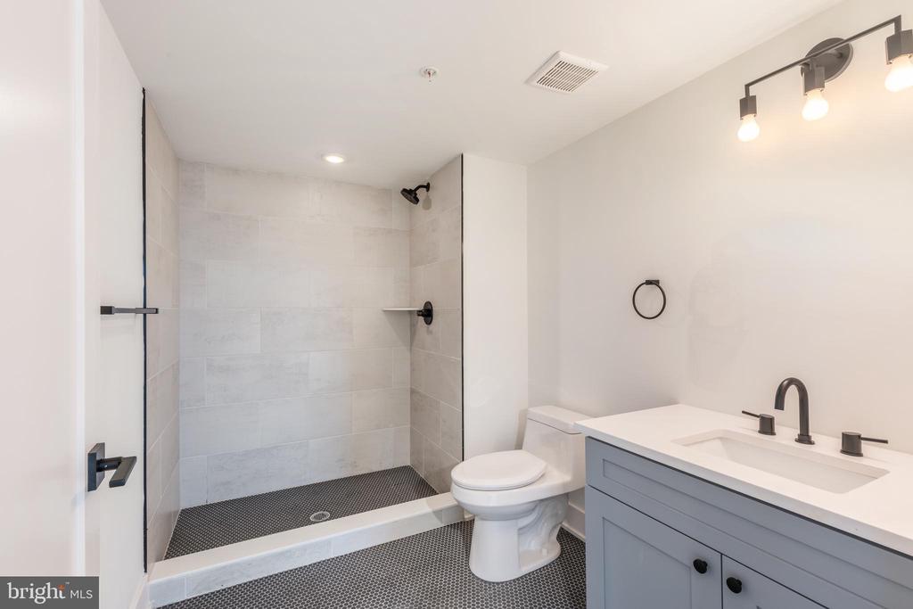 629 W GIRARD AVE #UNIT 402