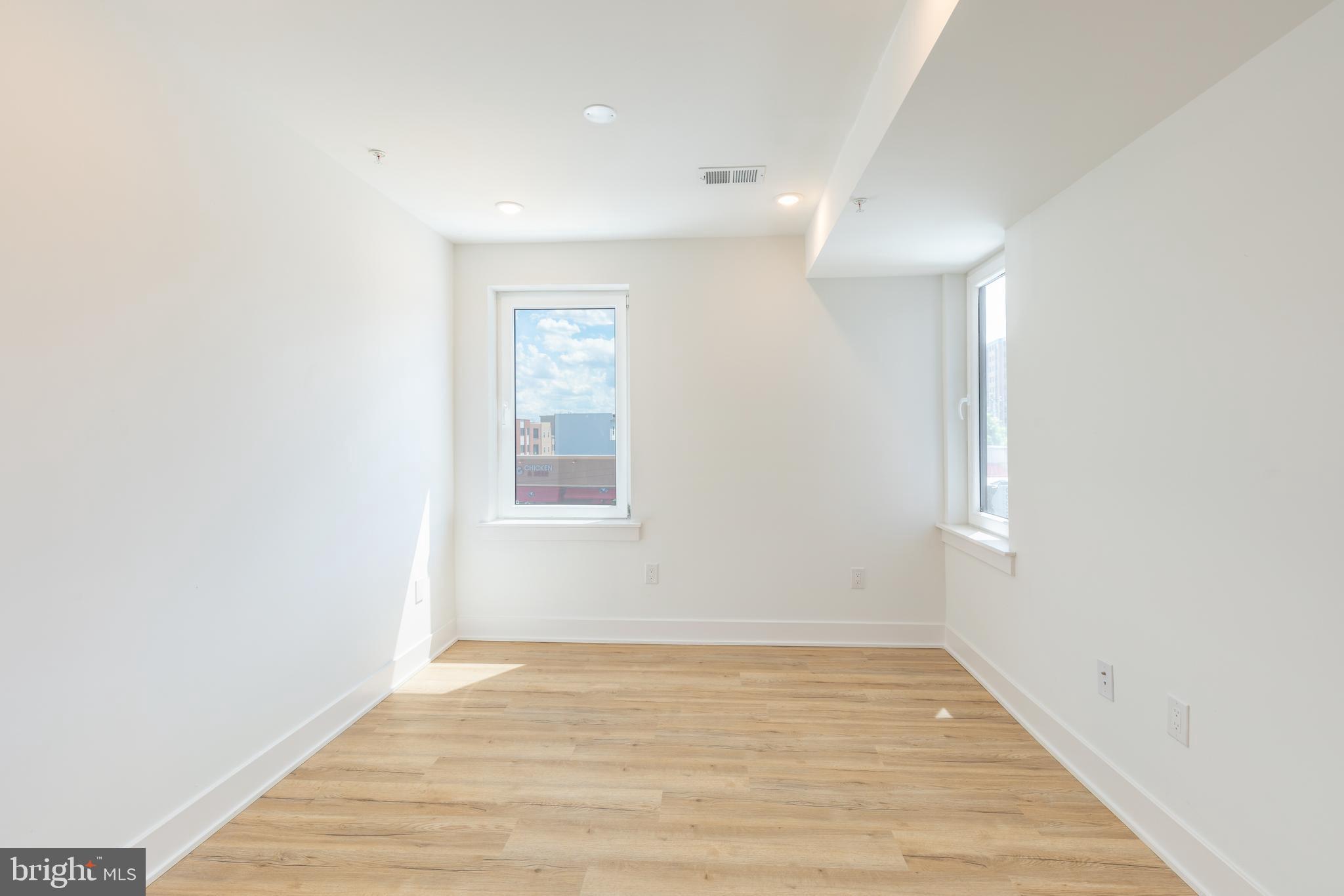 629 W GIRARD AVE #UNIT 402