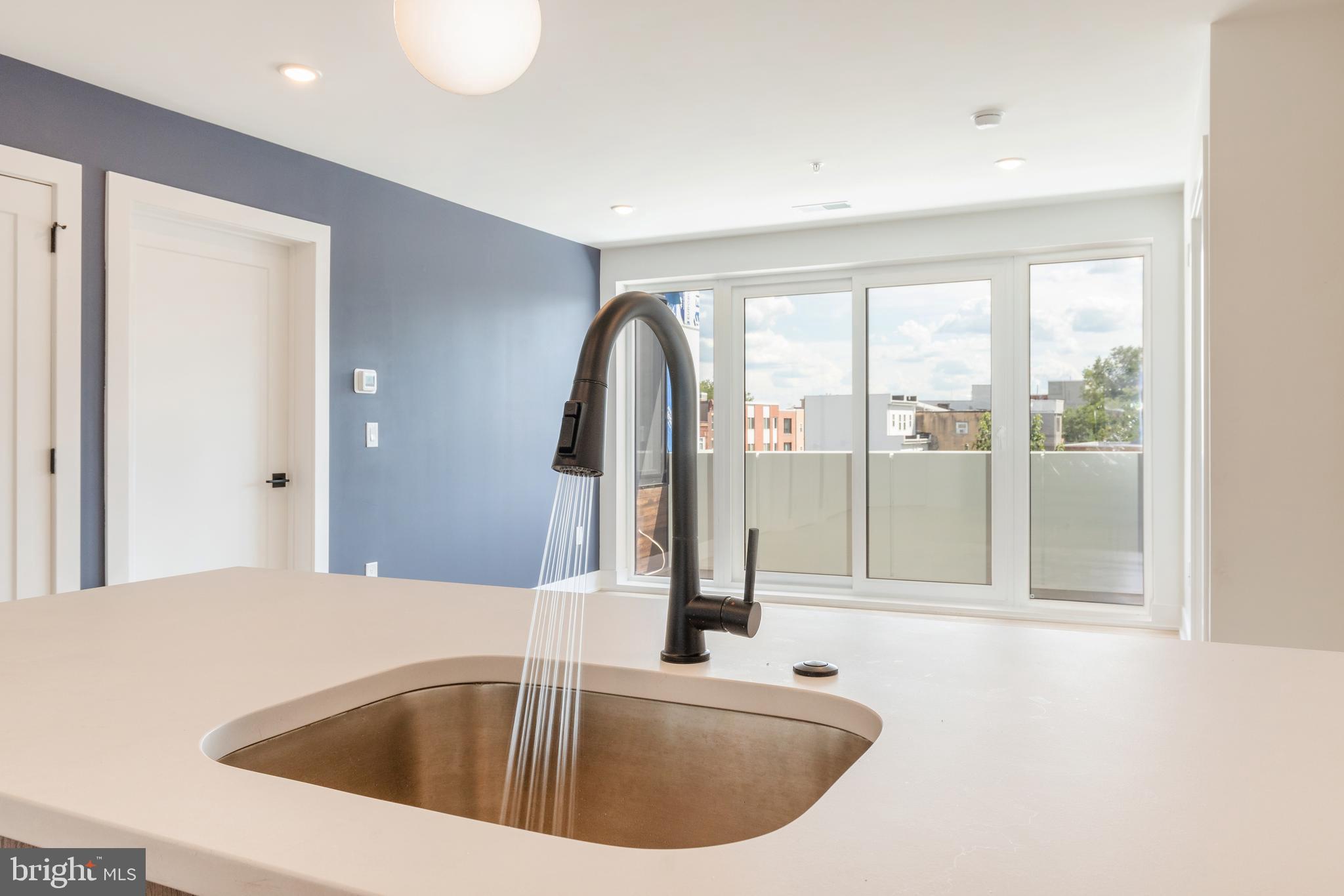 629 W GIRARD AVE #UNIT 402