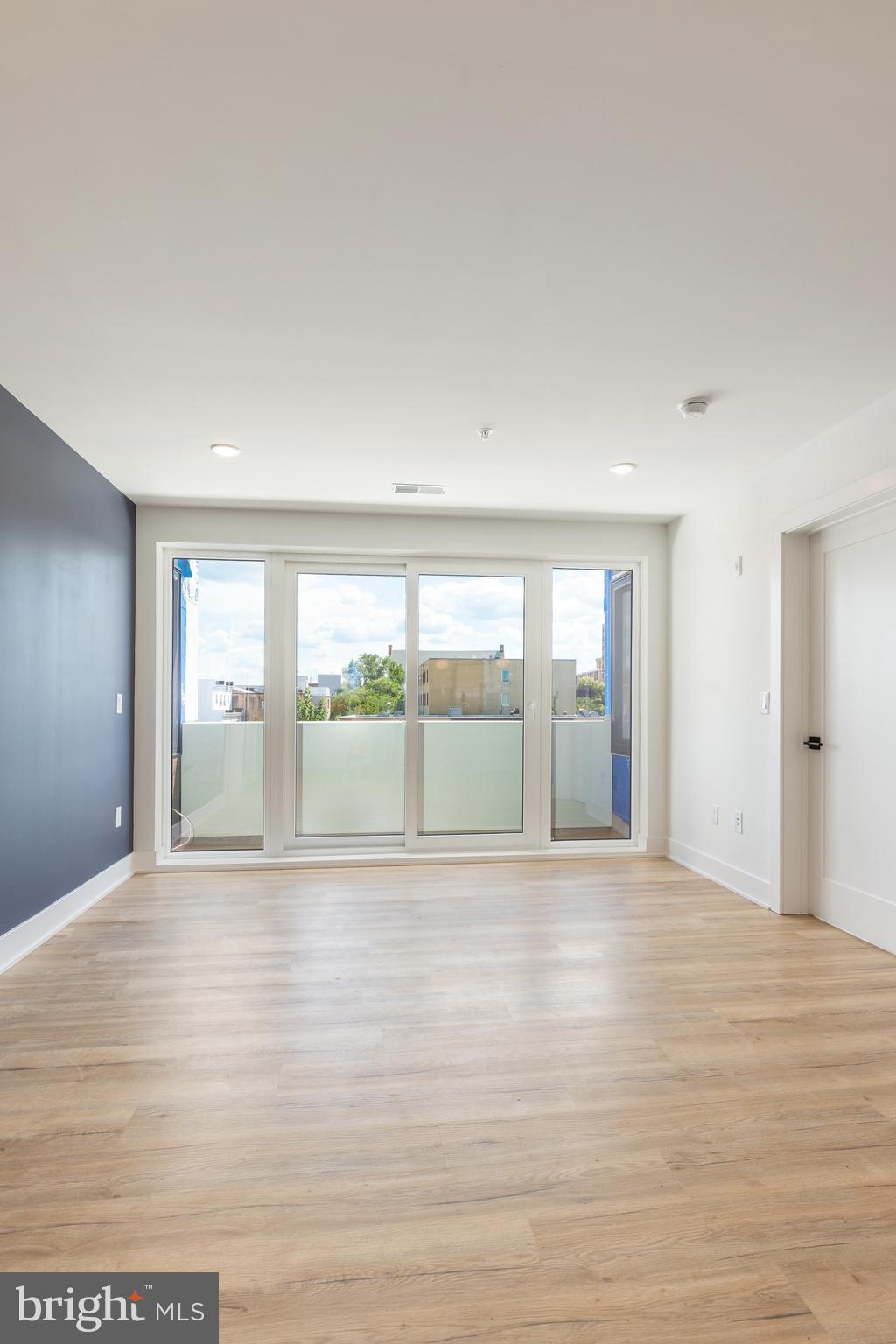 629 W GIRARD AVE #UNIT 402