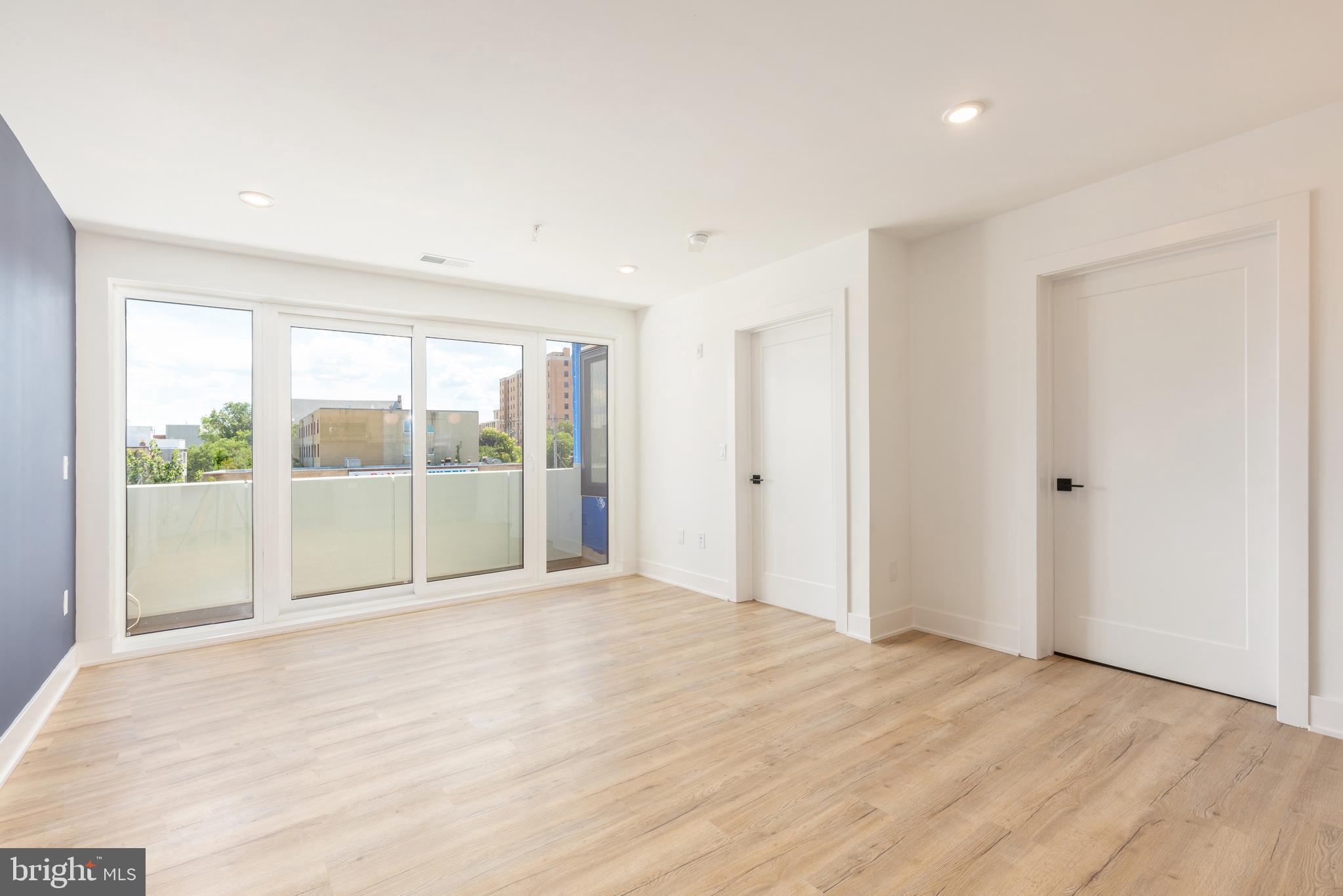 629 W GIRARD AVE #UNIT 402