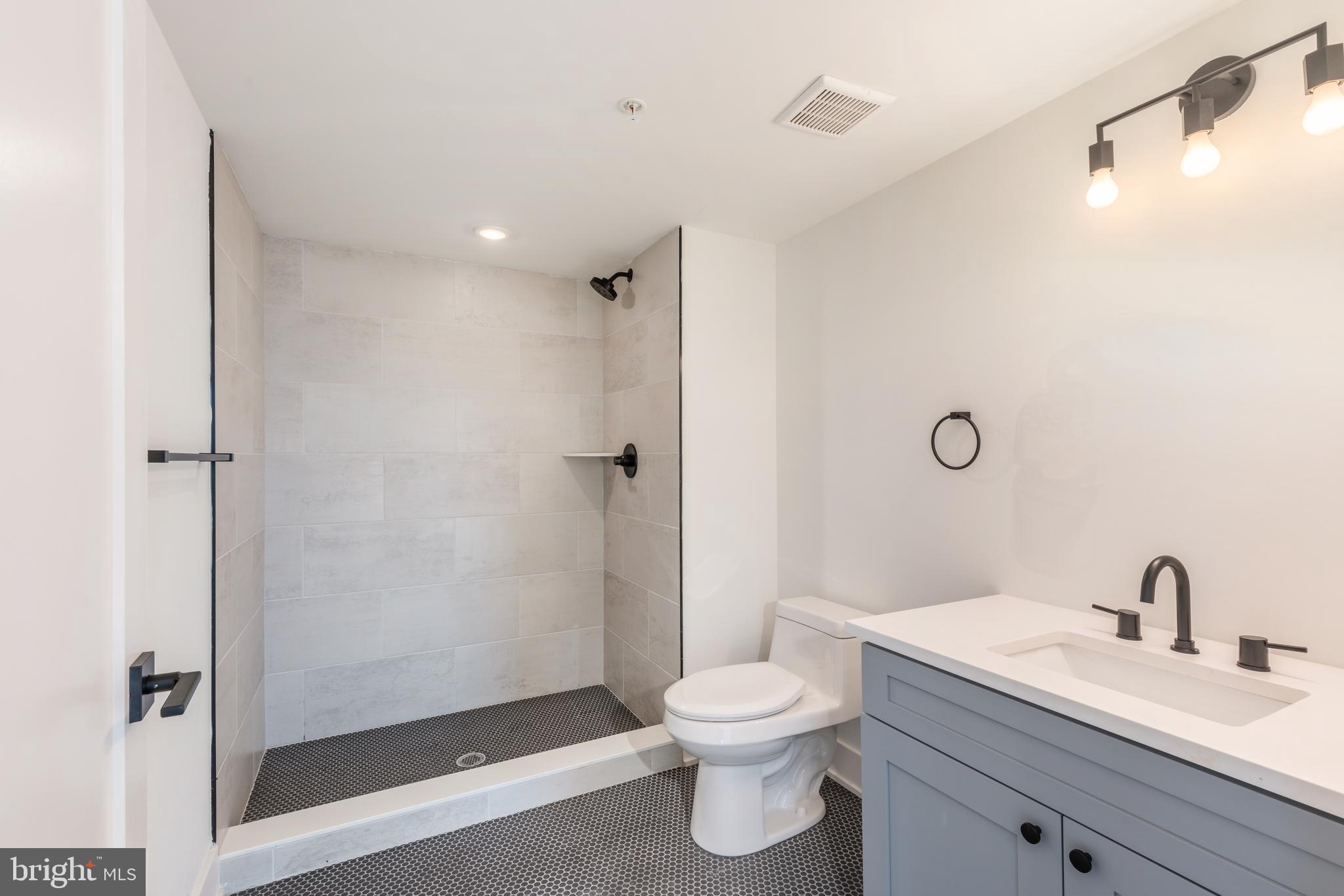 629 W GIRARD AVE #UNIT 402