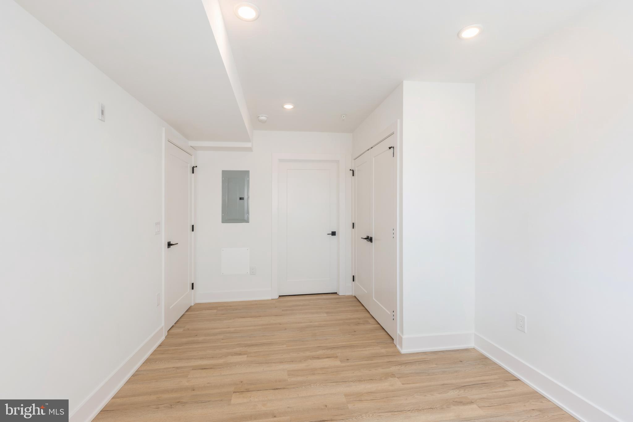 629 W GIRARD AVE #UNIT 402