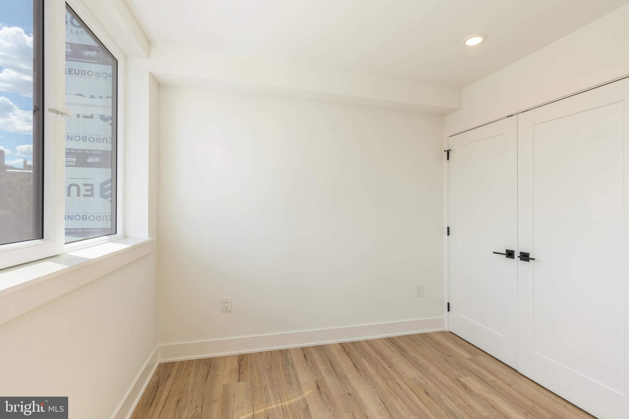 629 W GIRARD AVE #UNIT 402