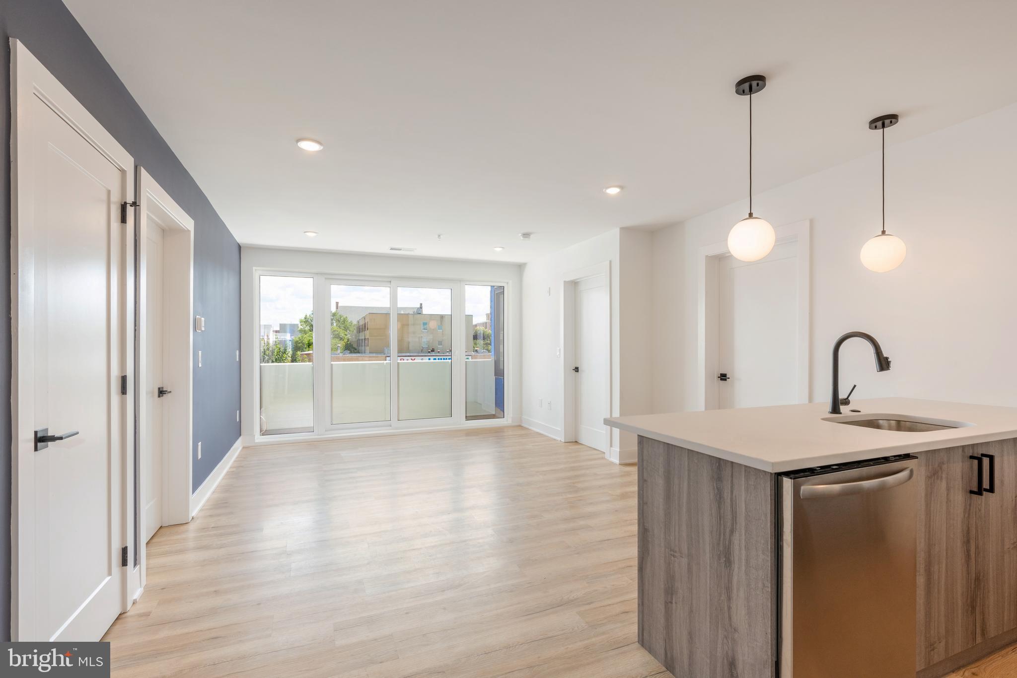 629 W GIRARD AVE #UNIT 402