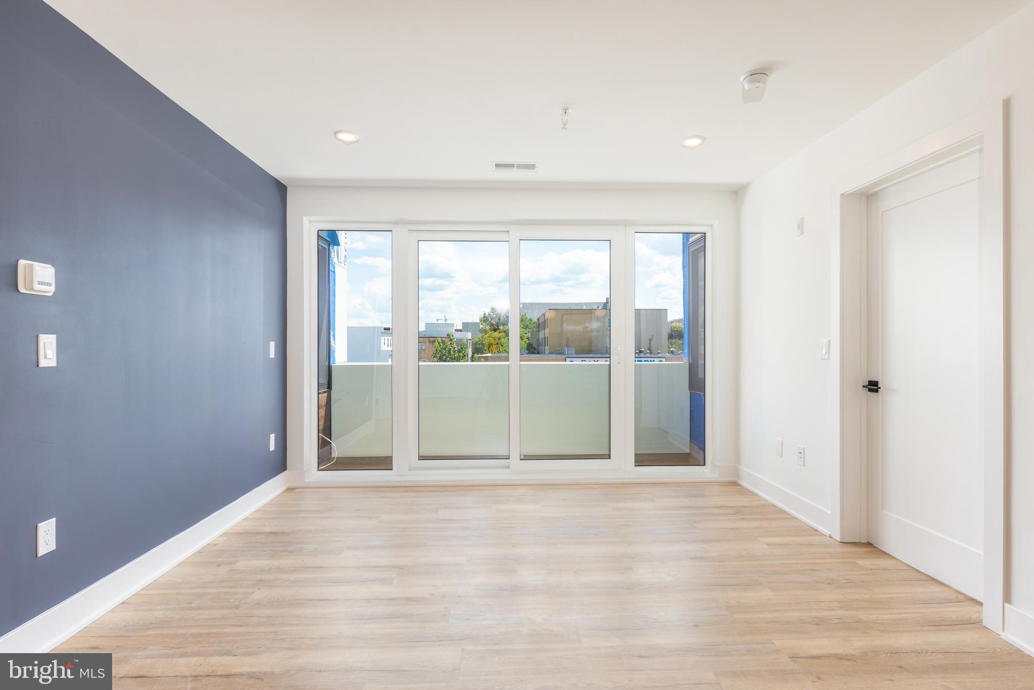 629 W GIRARD AVE #UNIT 402