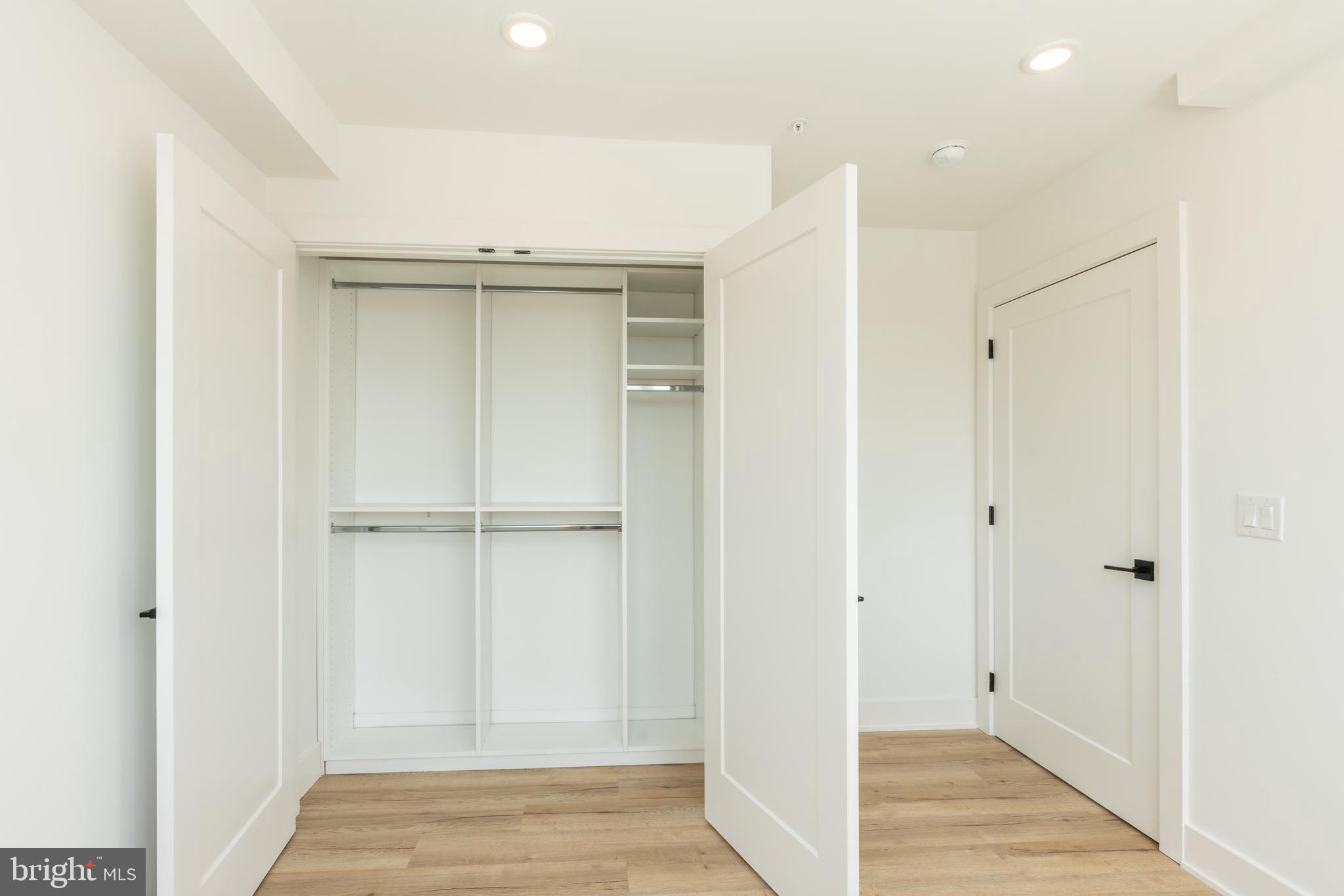 629 W GIRARD AVE #UNIT 402