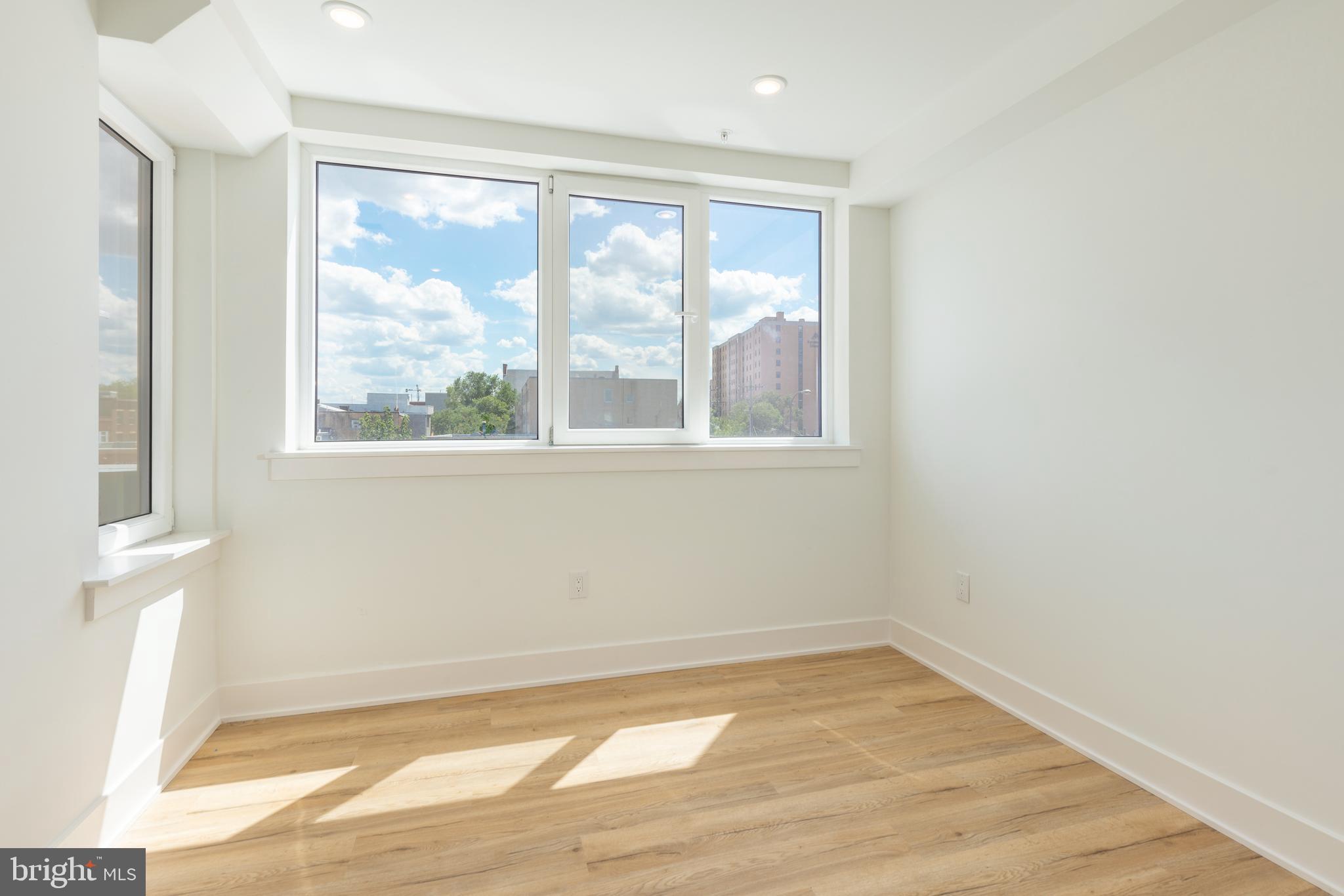 629 W GIRARD AVE #UNIT 402