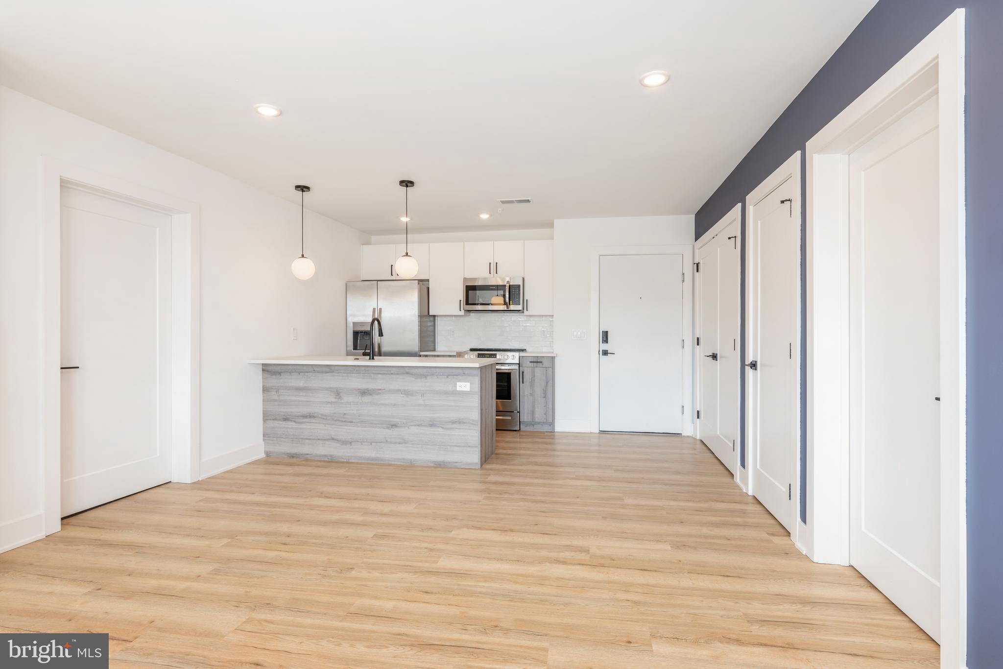 629 W GIRARD AVE #UNIT 402