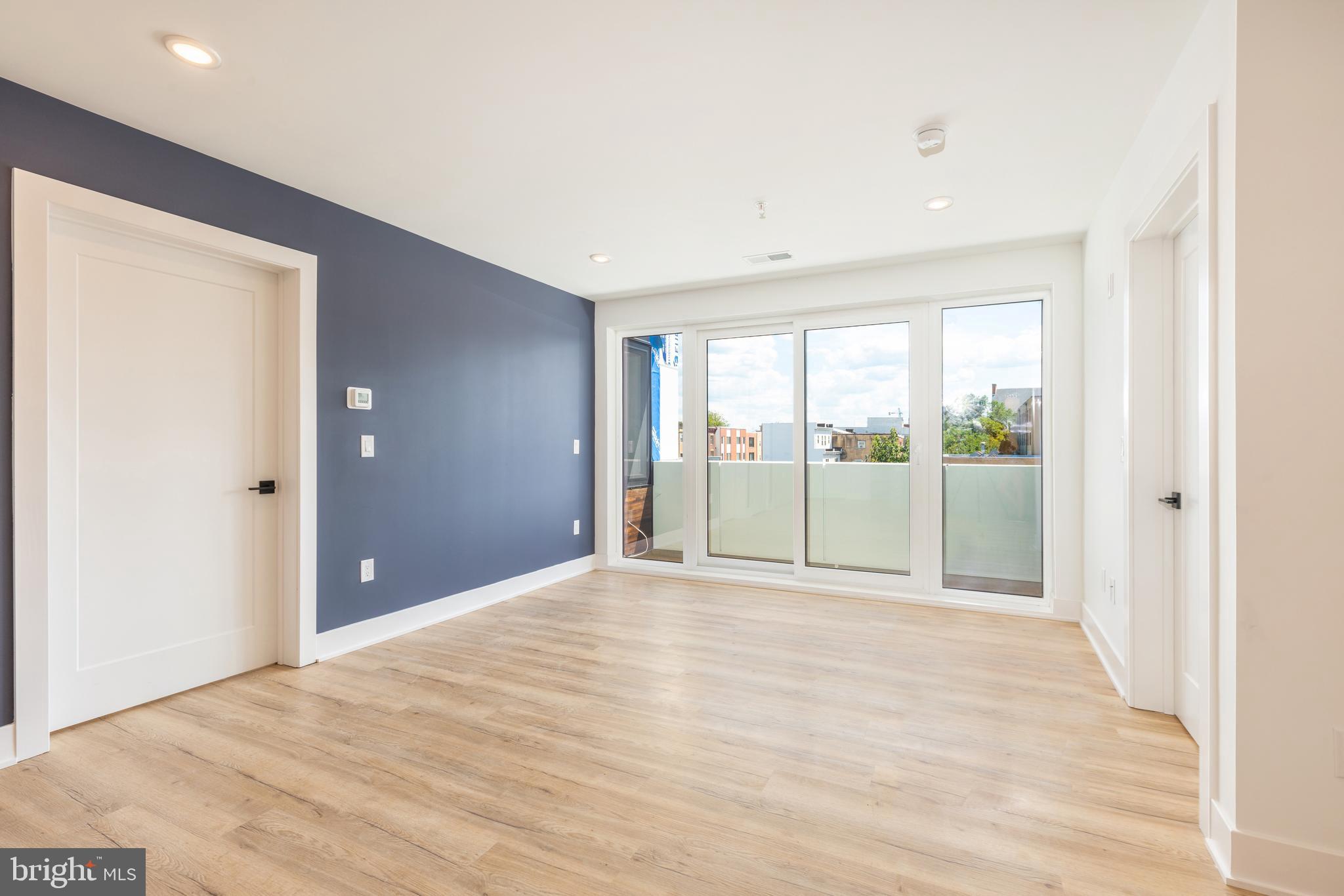 629 W GIRARD AVE #UNIT 402