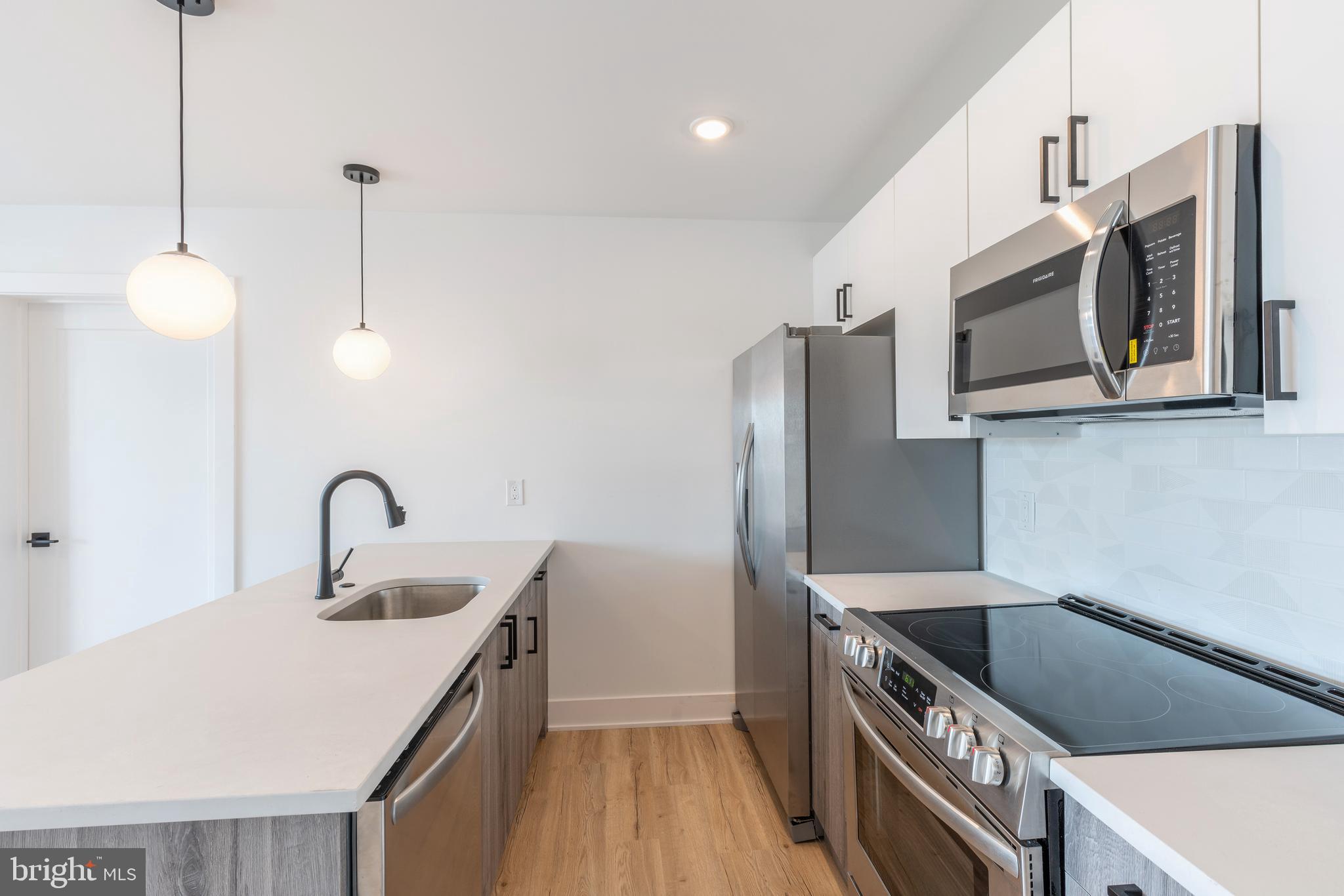 629 W GIRARD AVE #UNIT 402