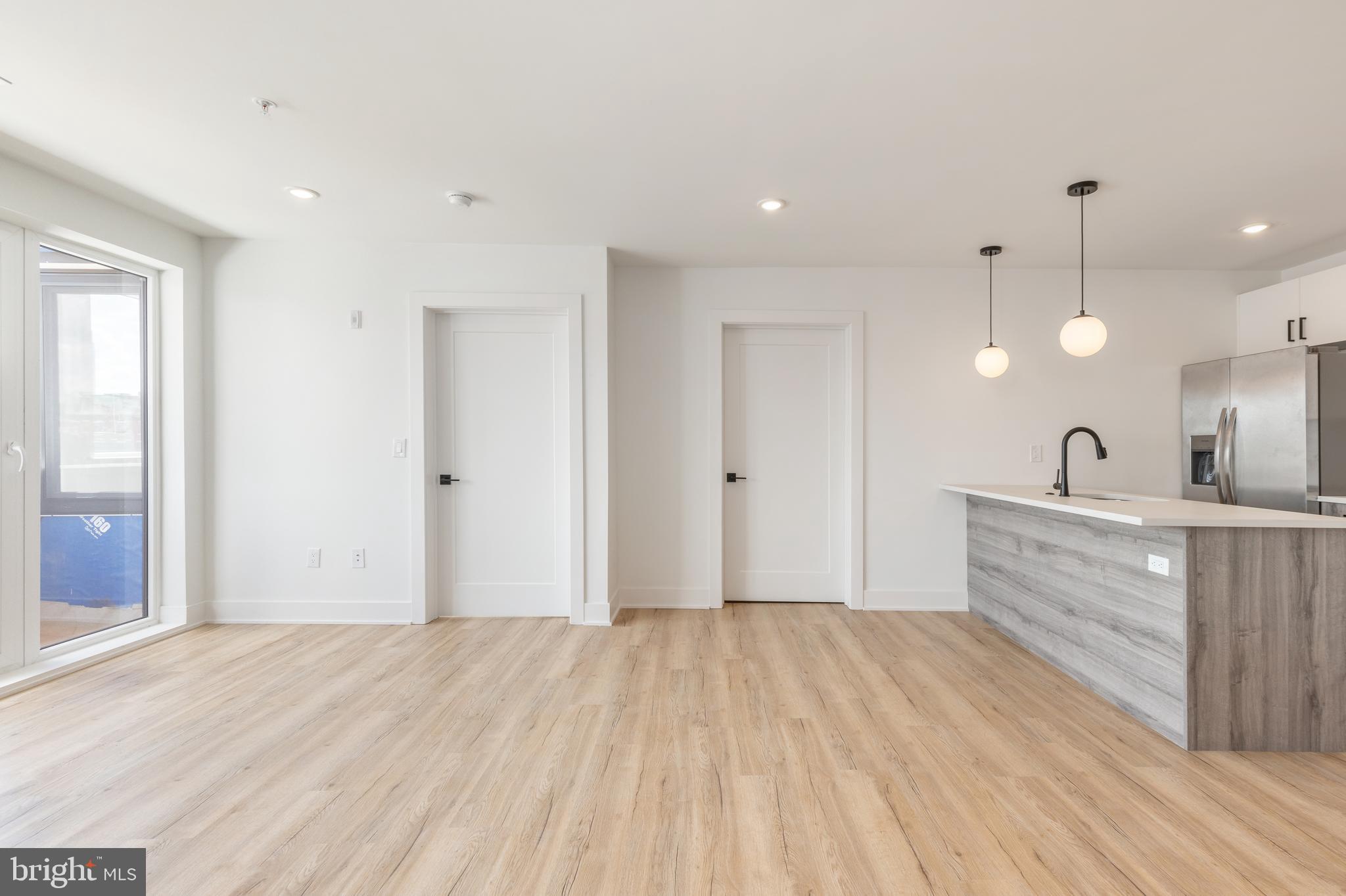 629 W GIRARD AVE #UNIT 402