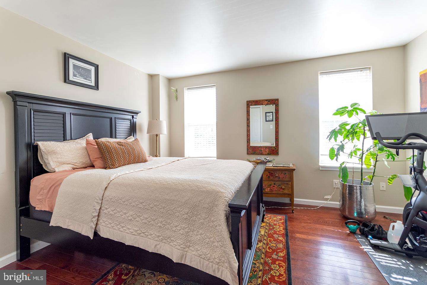 1008 S 5TH ST