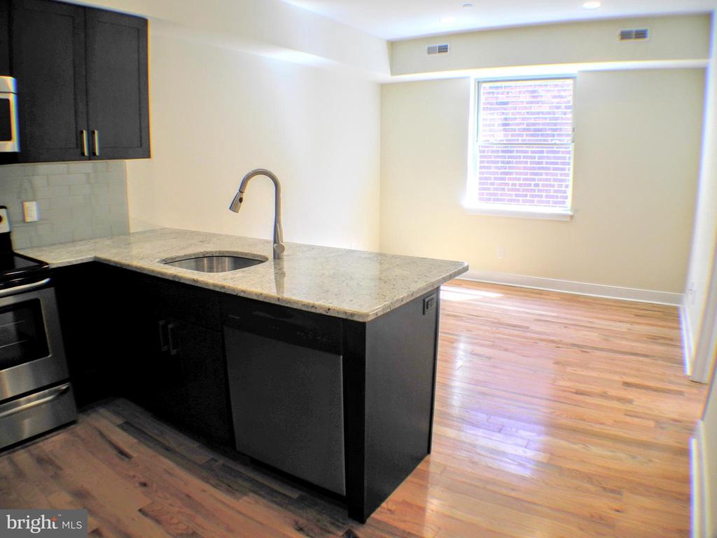 1242 POINT BREEZE AVE #UNIT 304