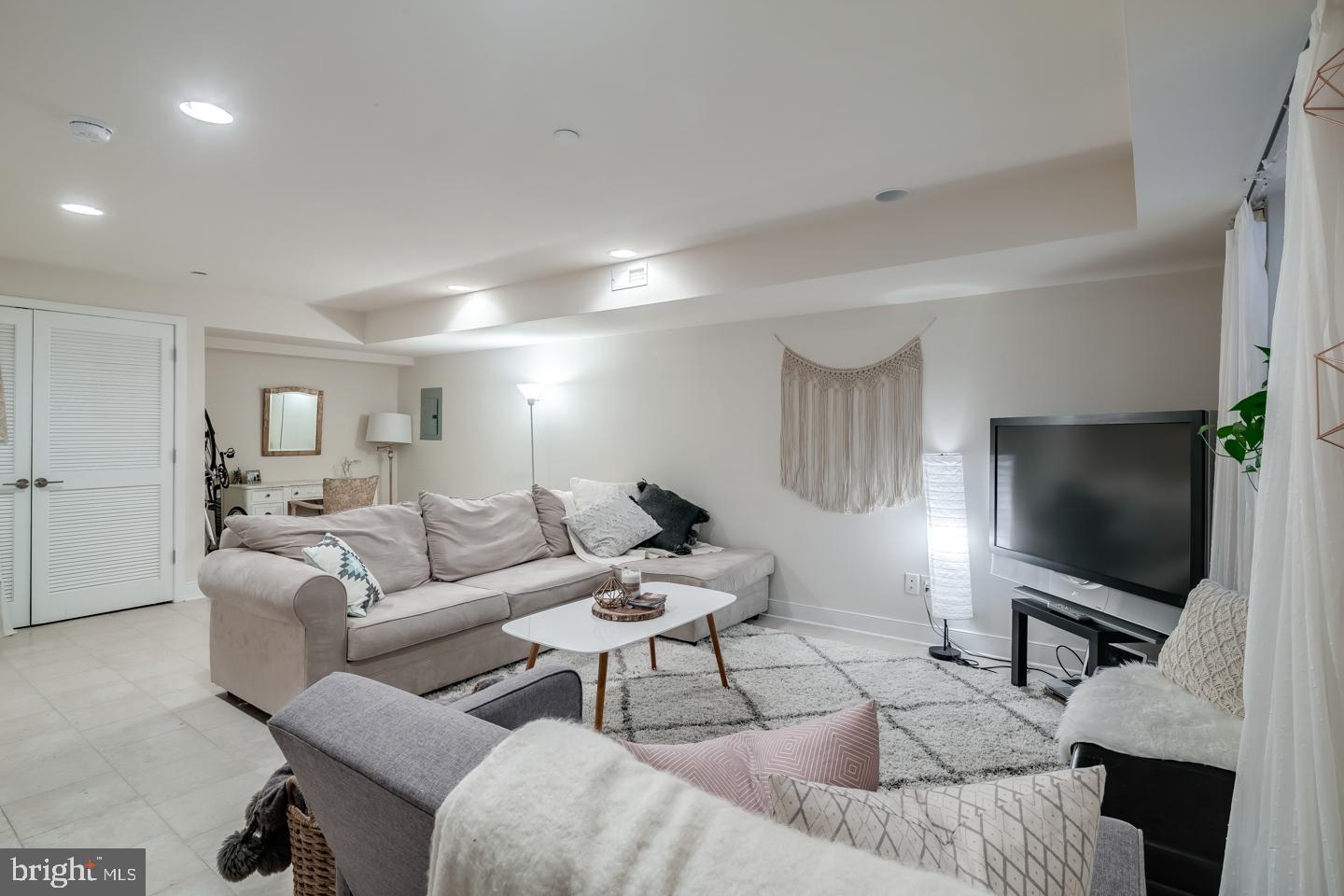 1242 POINT BREEZE AVE #UNIT 102