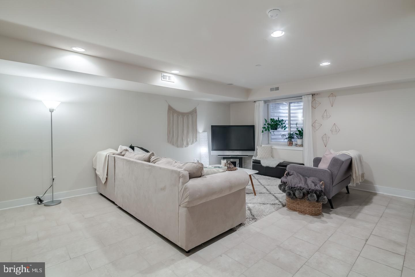 1242 POINT BREEZE AVE #UNIT 102