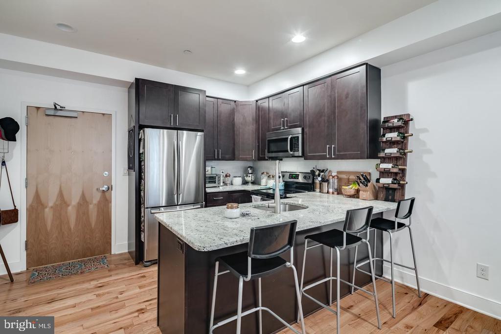 1242 POINT BREEZE AVE #UNIT 102