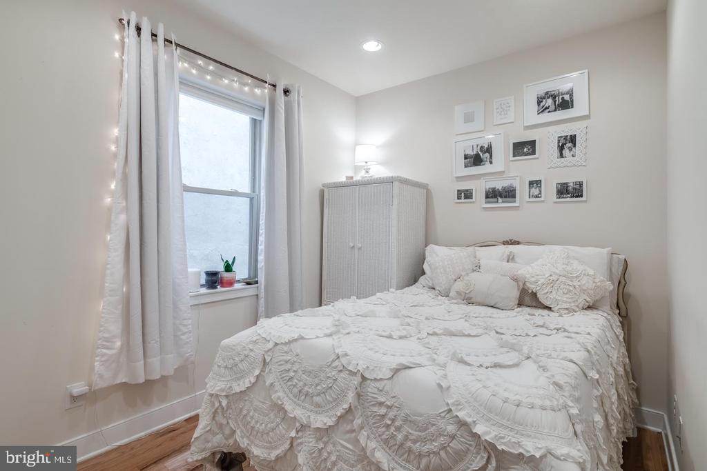 1242 POINT BREEZE AVE #UNIT 102