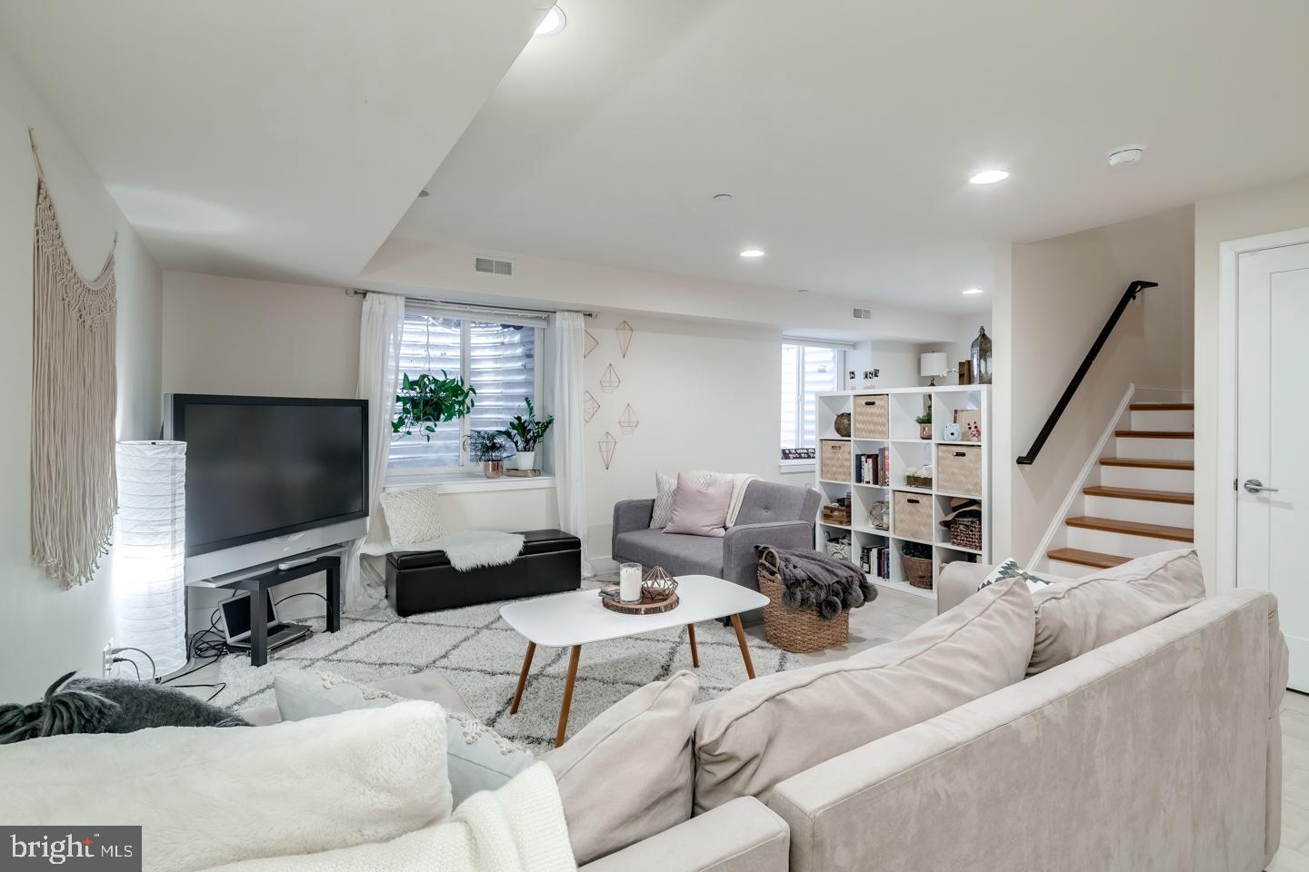 1242 POINT BREEZE AVE #UNIT 102