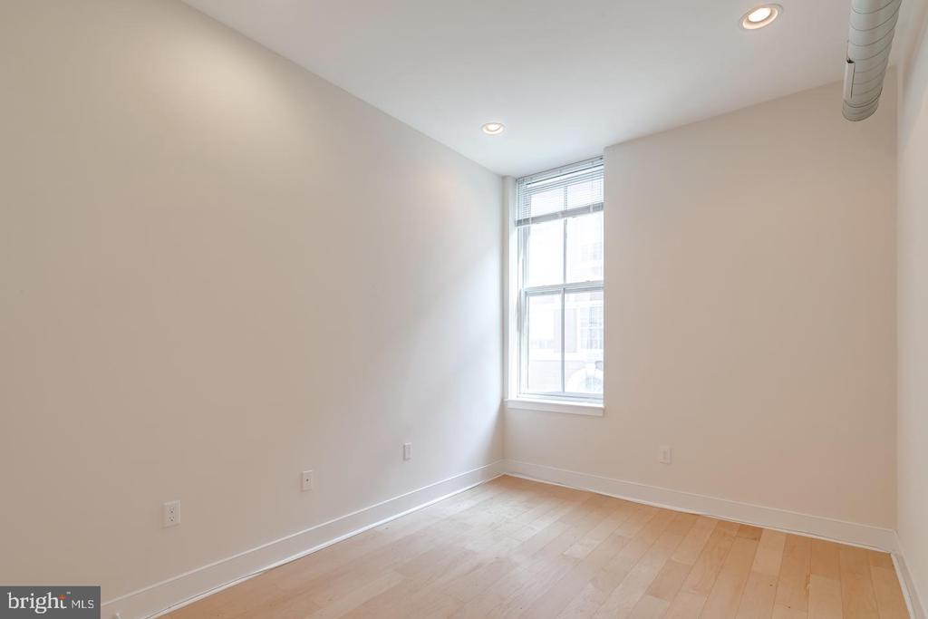 1305 LOCUST ST #UNIT 2B