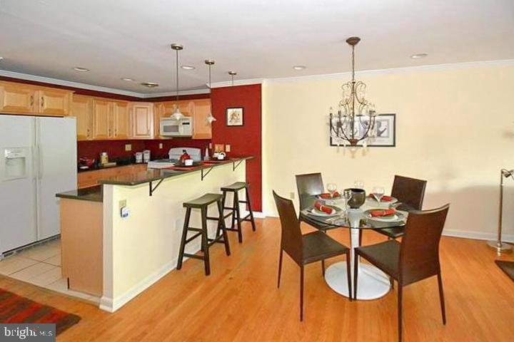 1930 LOMBARD ST #UNIT B