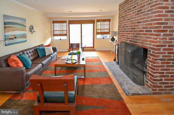 1930 LOMBARD ST #UNIT B