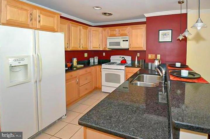 1930 LOMBARD ST #UNIT B