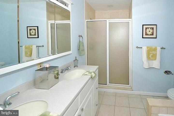 1930 LOMBARD ST #UNIT B