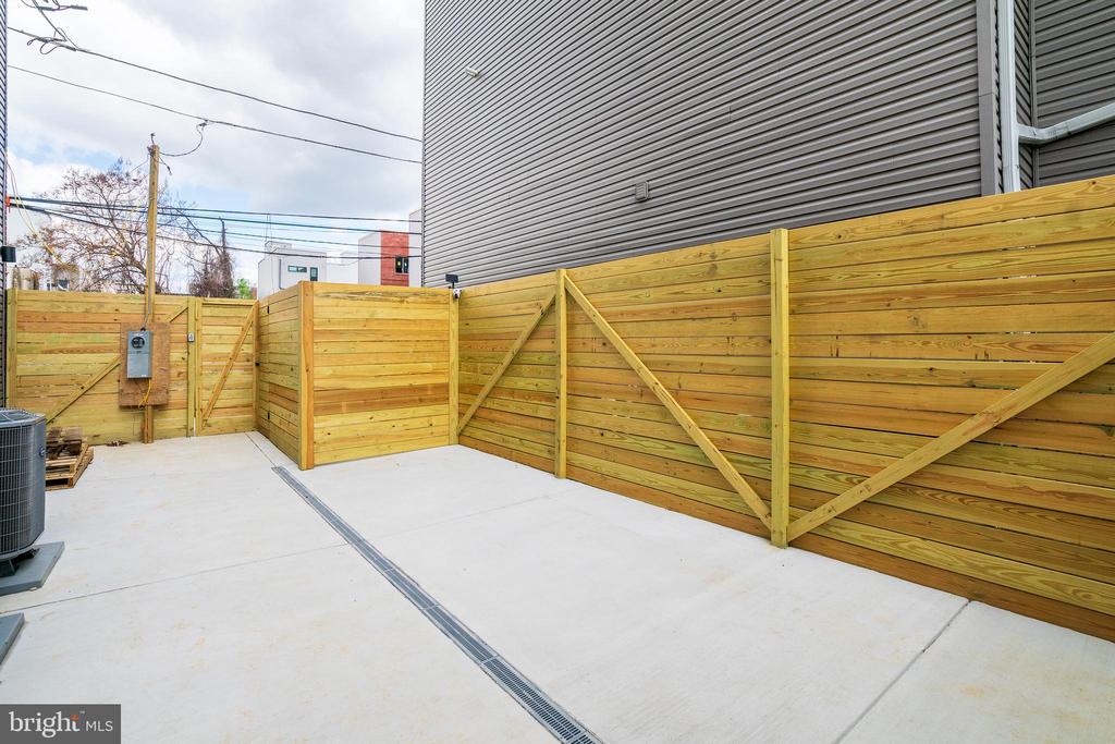 2621 W JEFFERSON ST #UNIT 1R