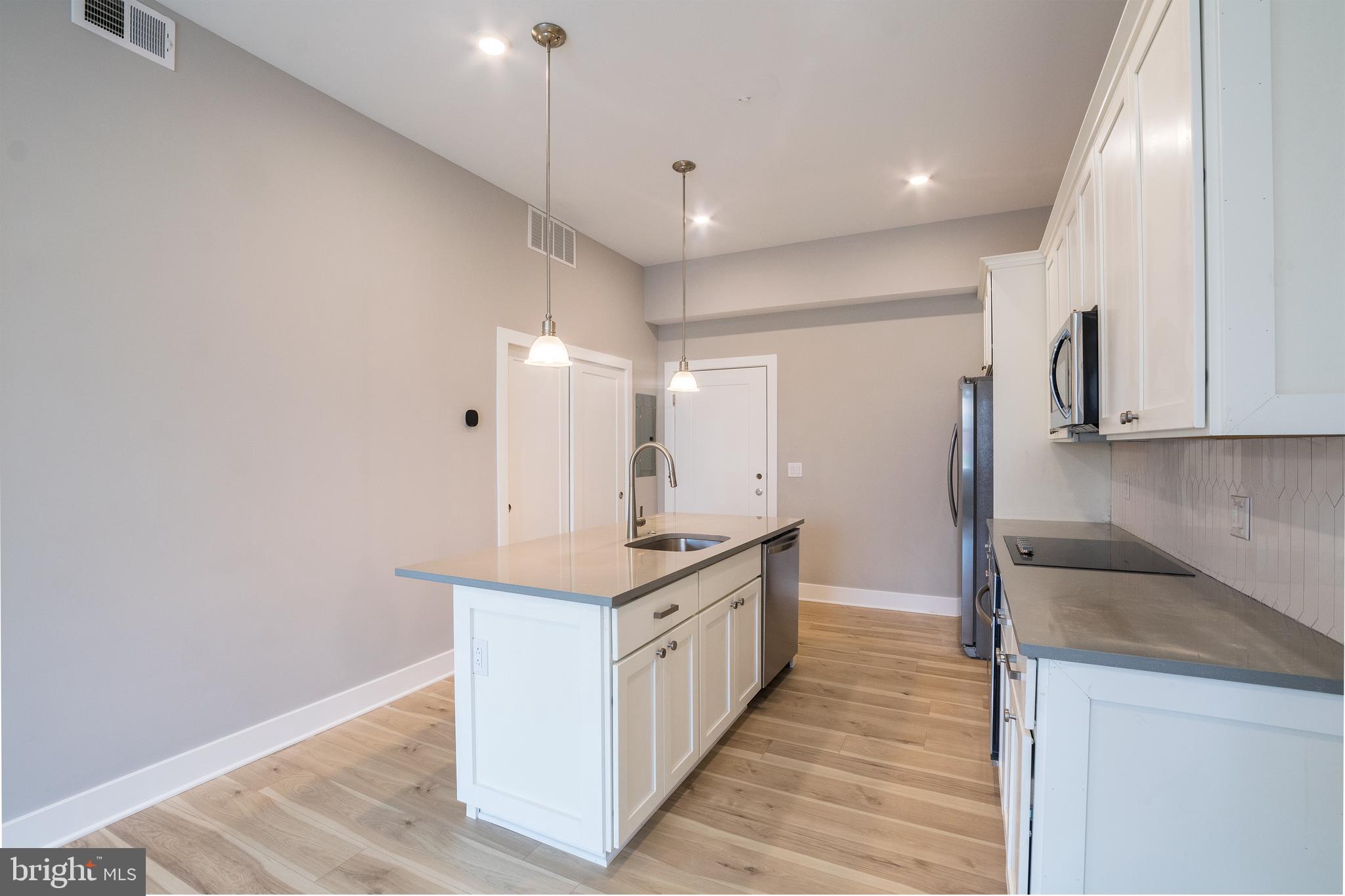 2621 W JEFFERSON ST #UNIT 1R