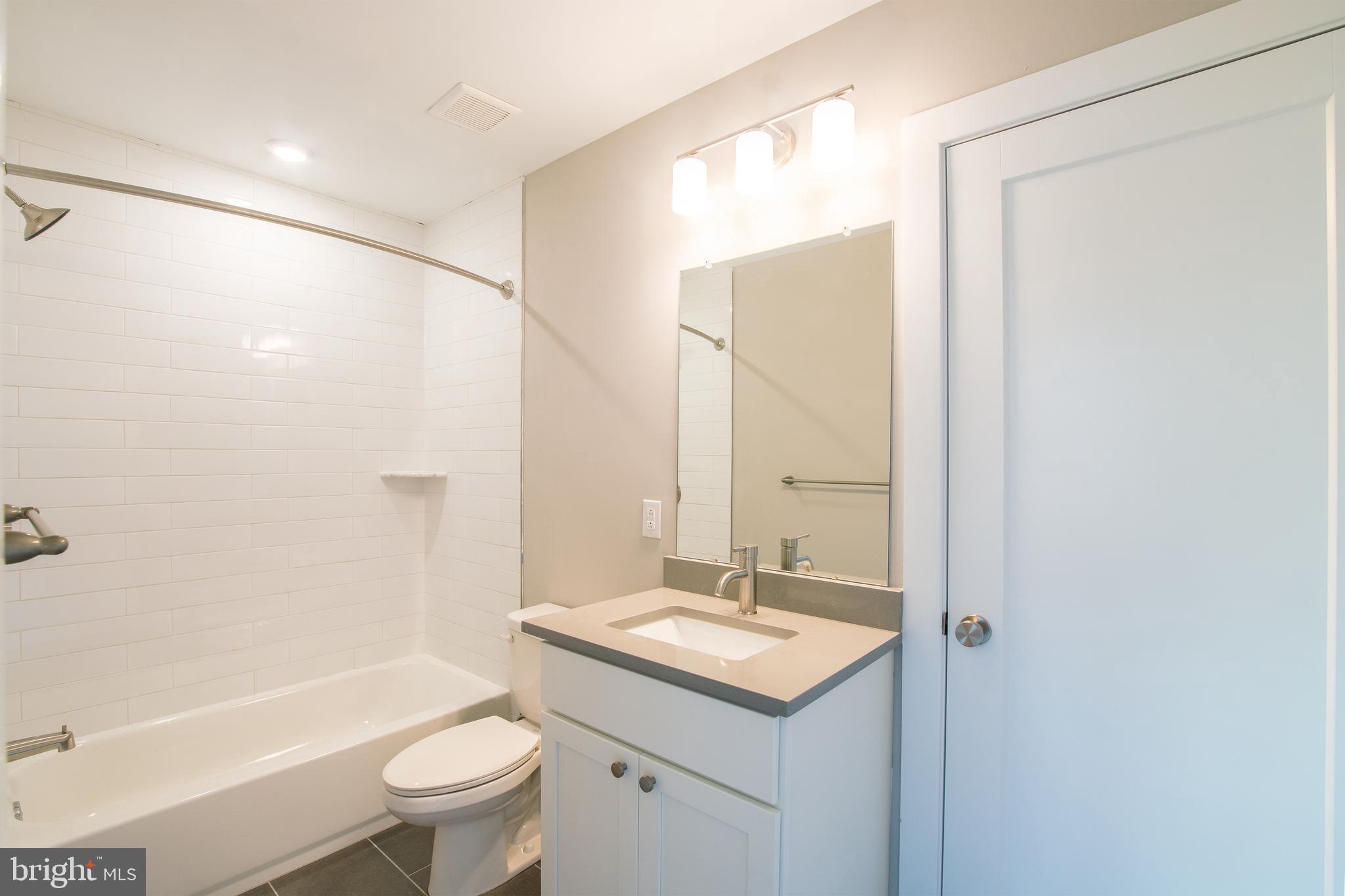 2621 W JEFFERSON ST #UNIT 1R