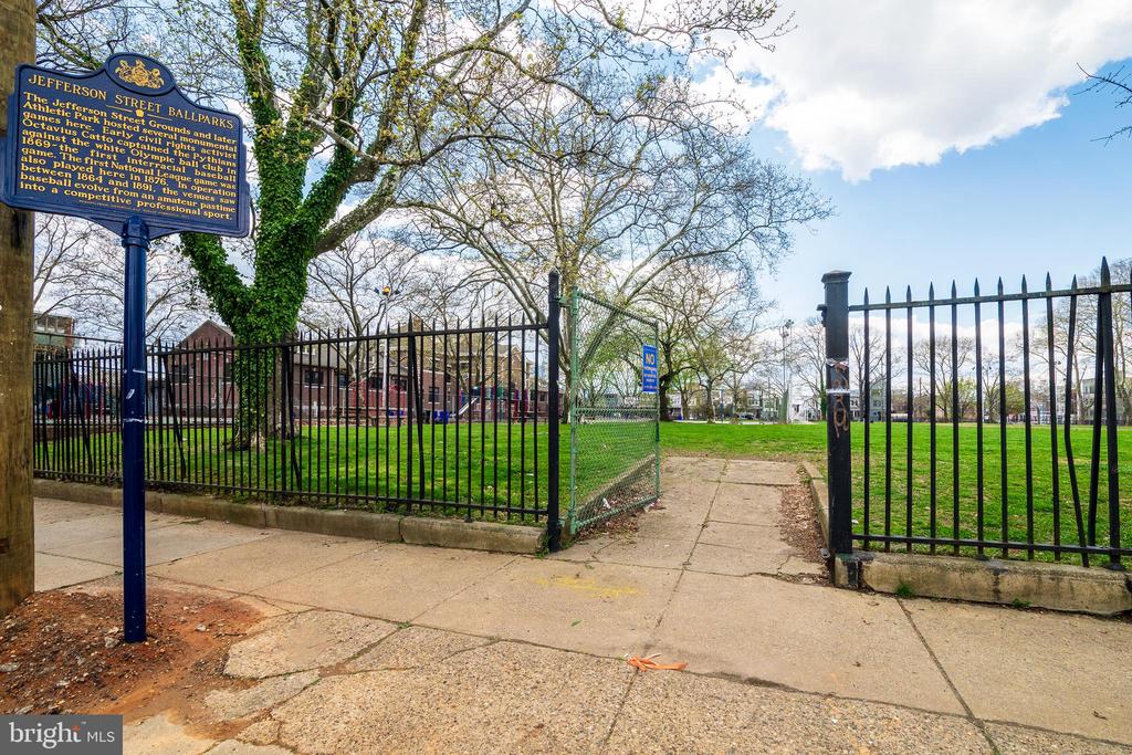 2621 W JEFFERSON ST #UNIT 1R