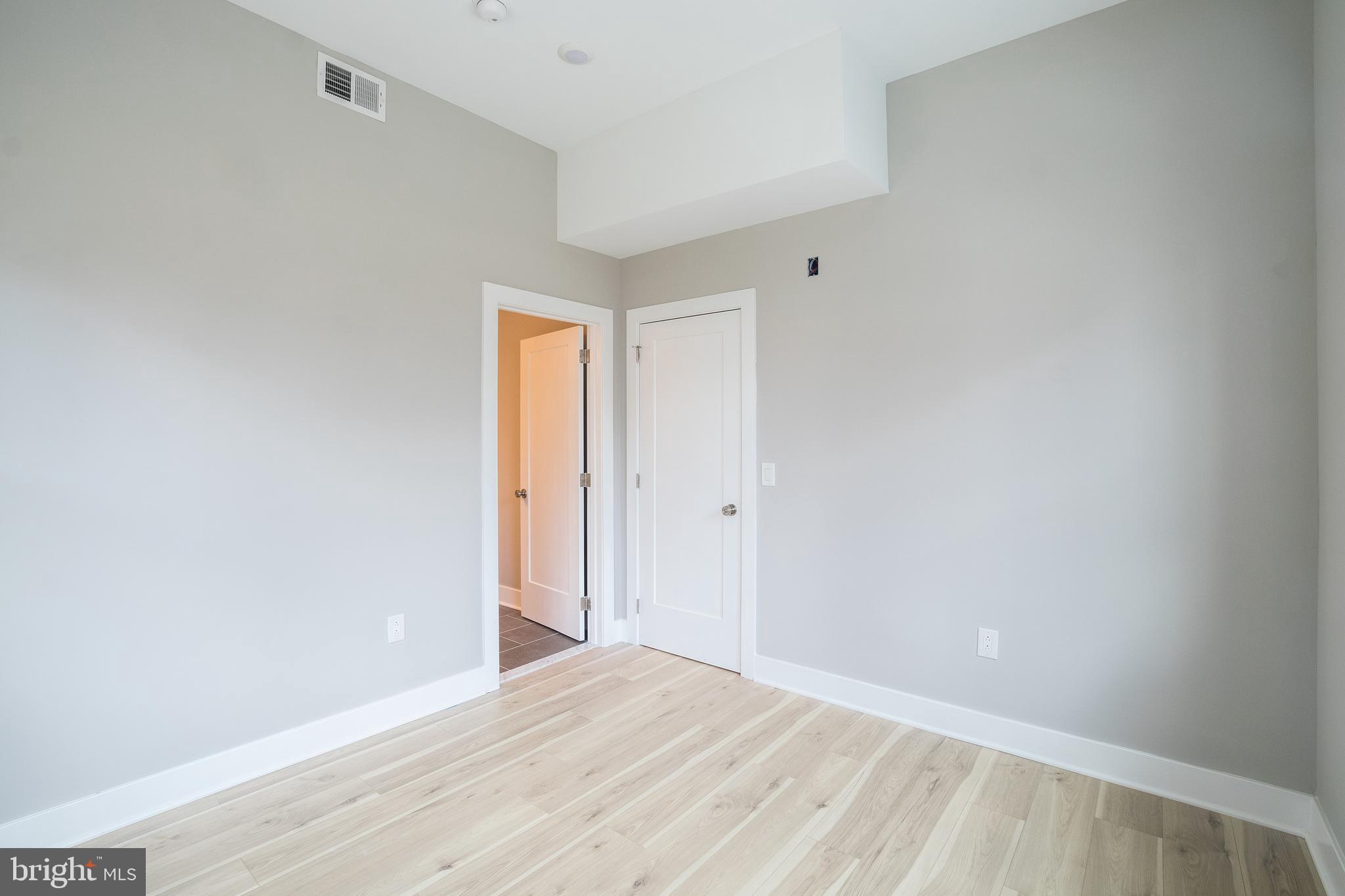 2621 W JEFFERSON ST #UNIT 1R