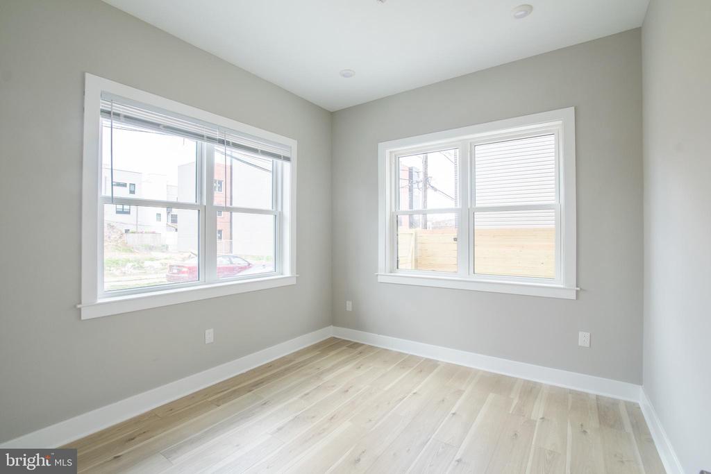 2621 W JEFFERSON ST #UNIT 1R