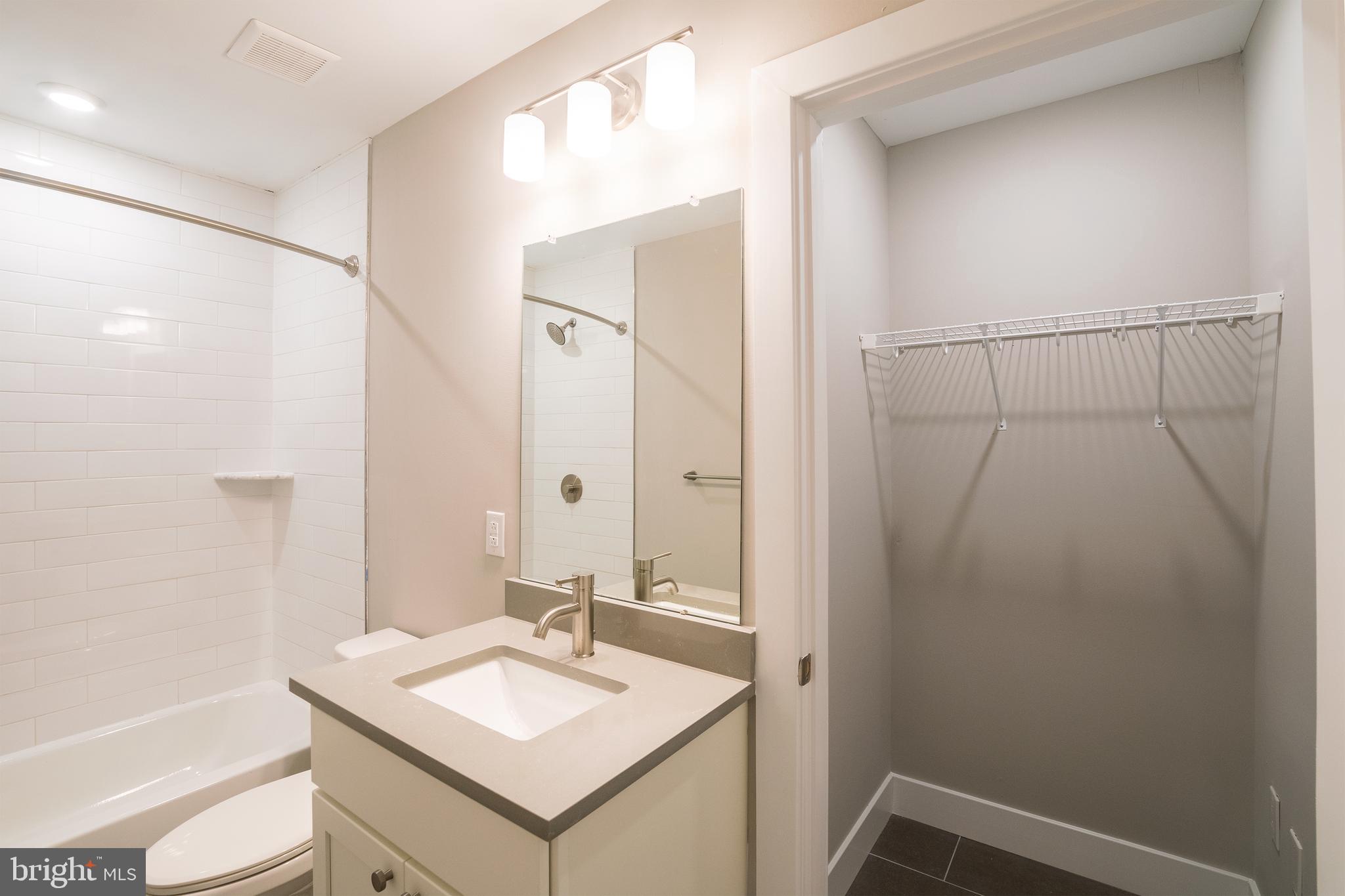 2621 W JEFFERSON ST #UNIT 1R