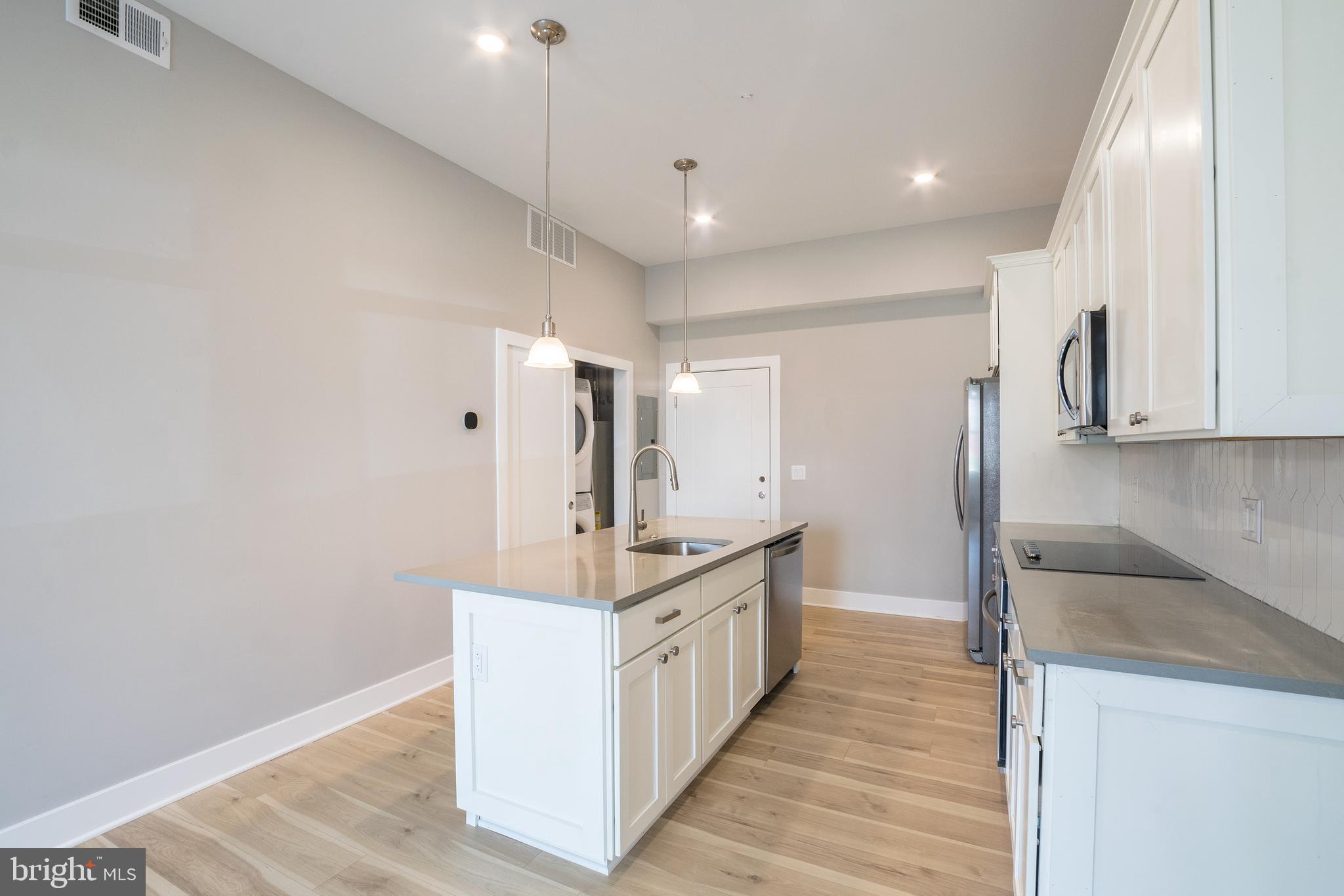 2621 W JEFFERSON ST #UNIT 1R